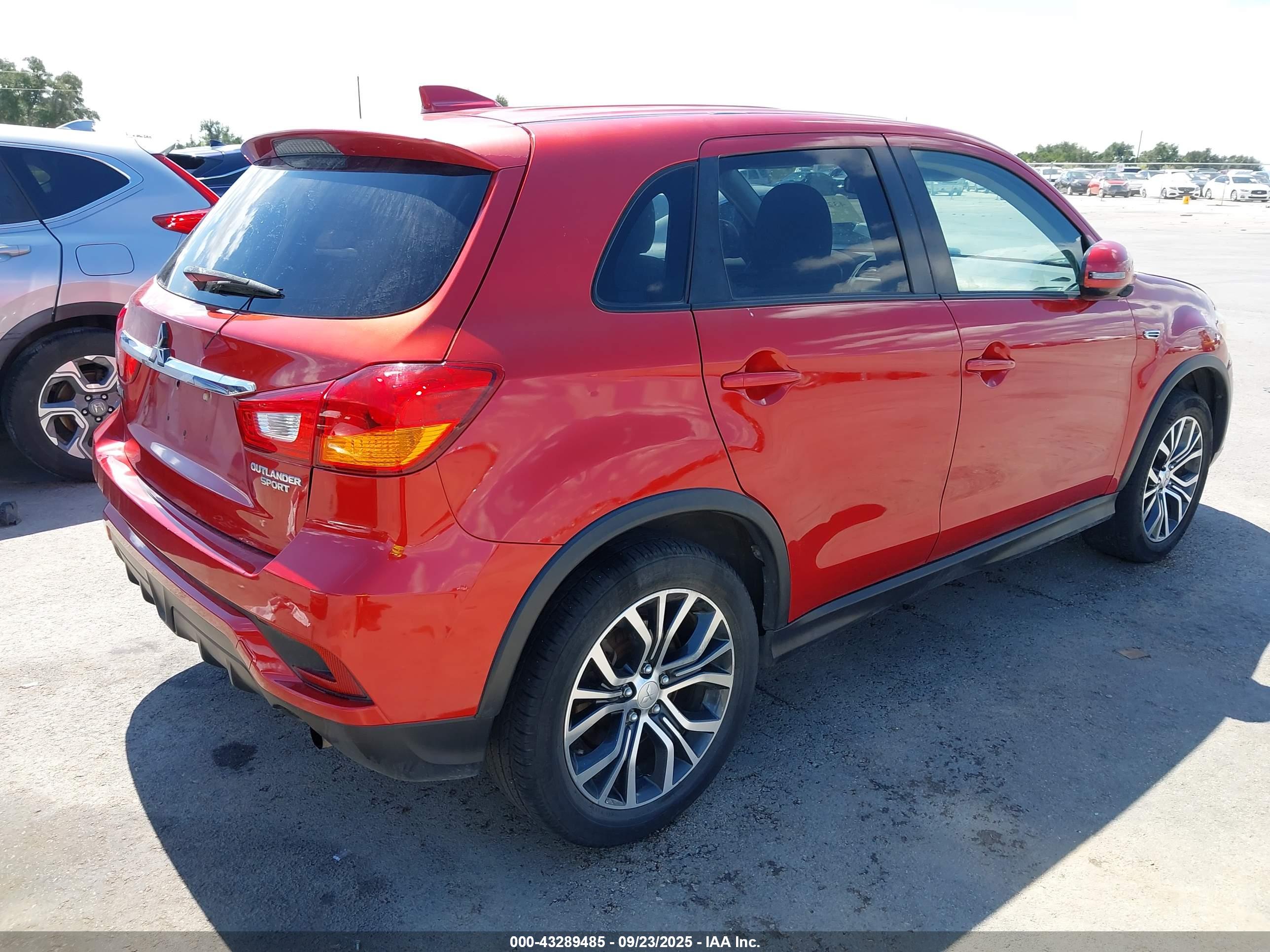 MITSUBISHI OUTLANDER image 4