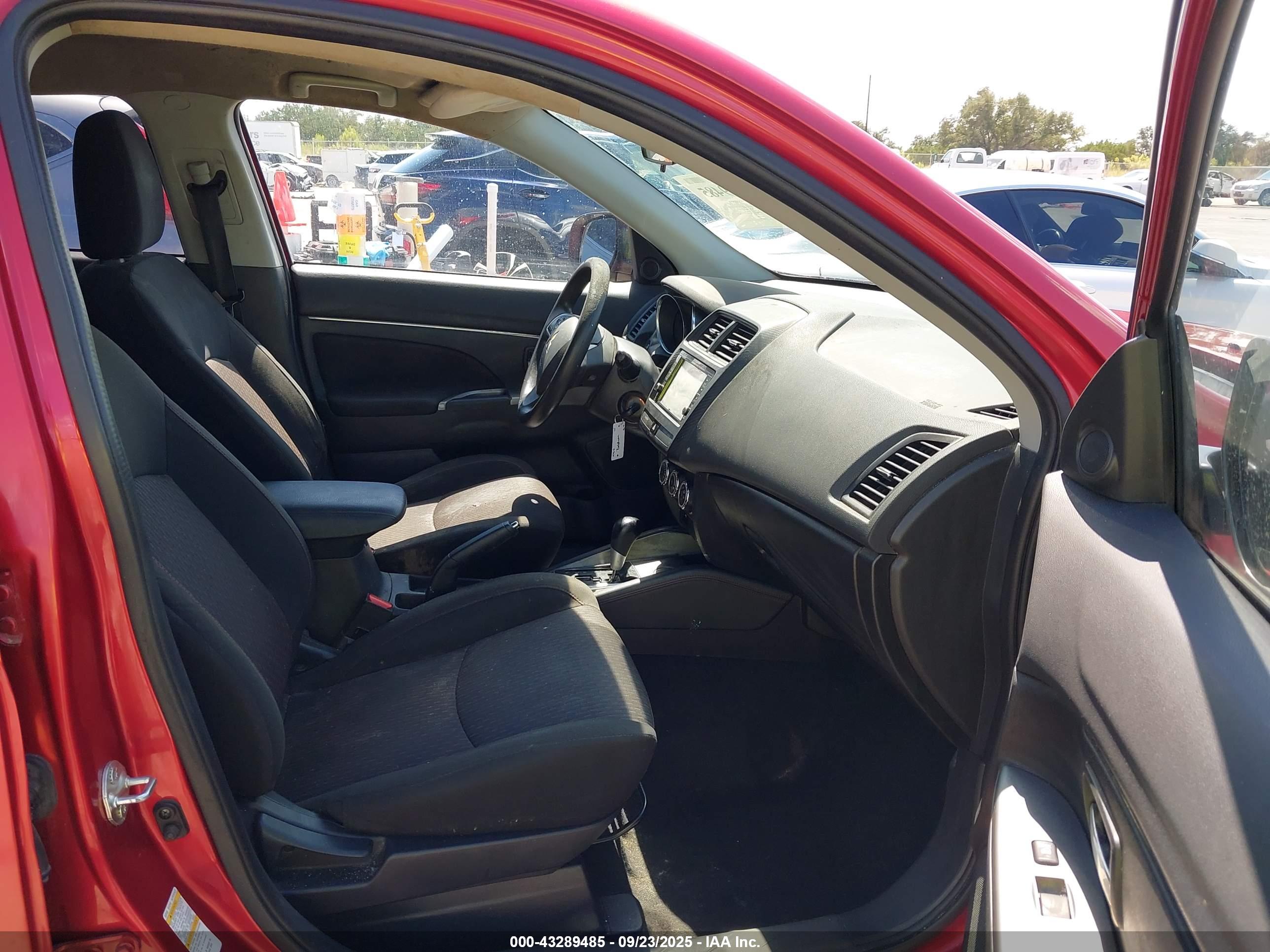 MITSUBISHI OUTLANDER image 5