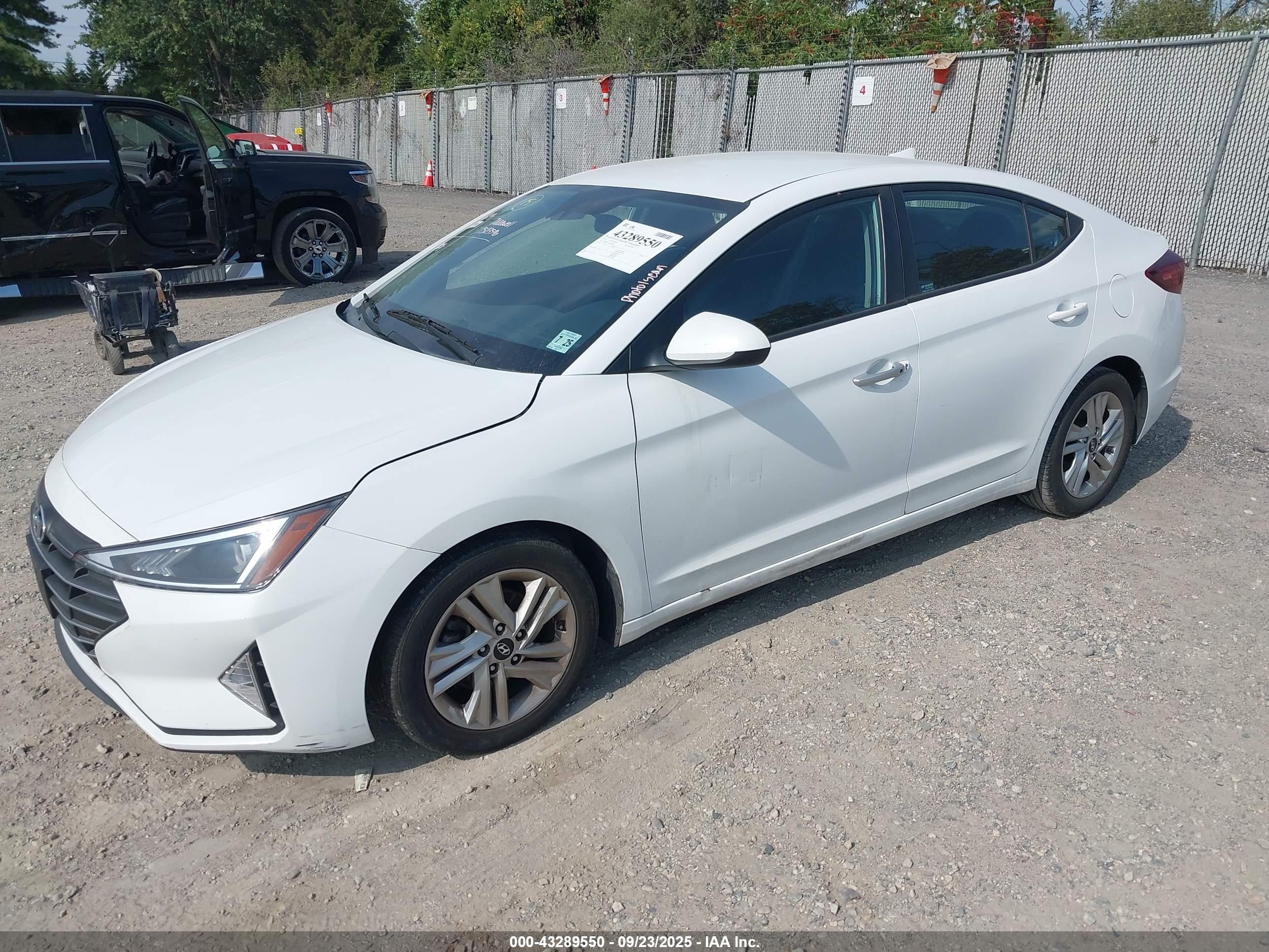 HYUNDAI ELANTRA image 2