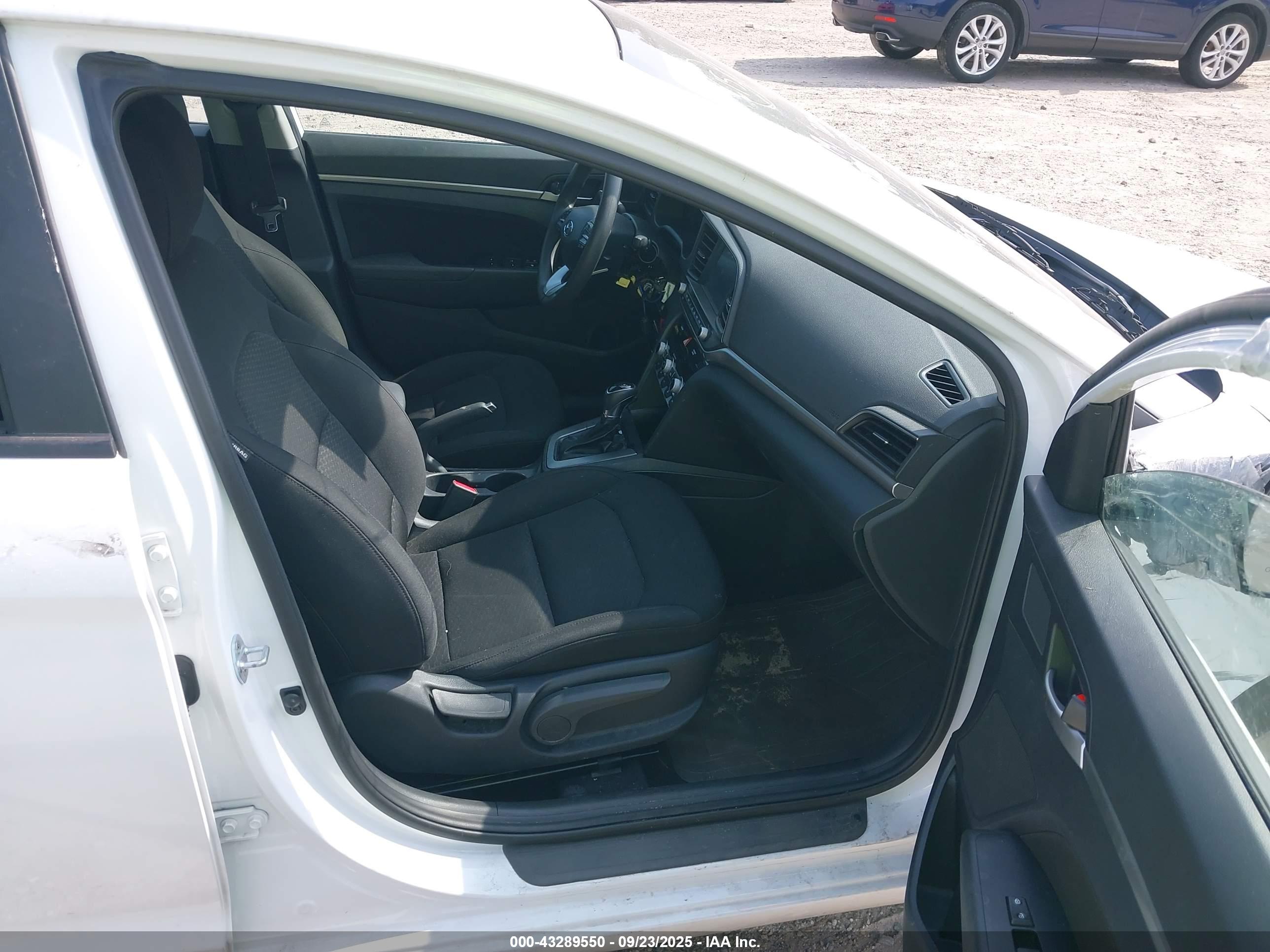 HYUNDAI ELANTRA image 5
