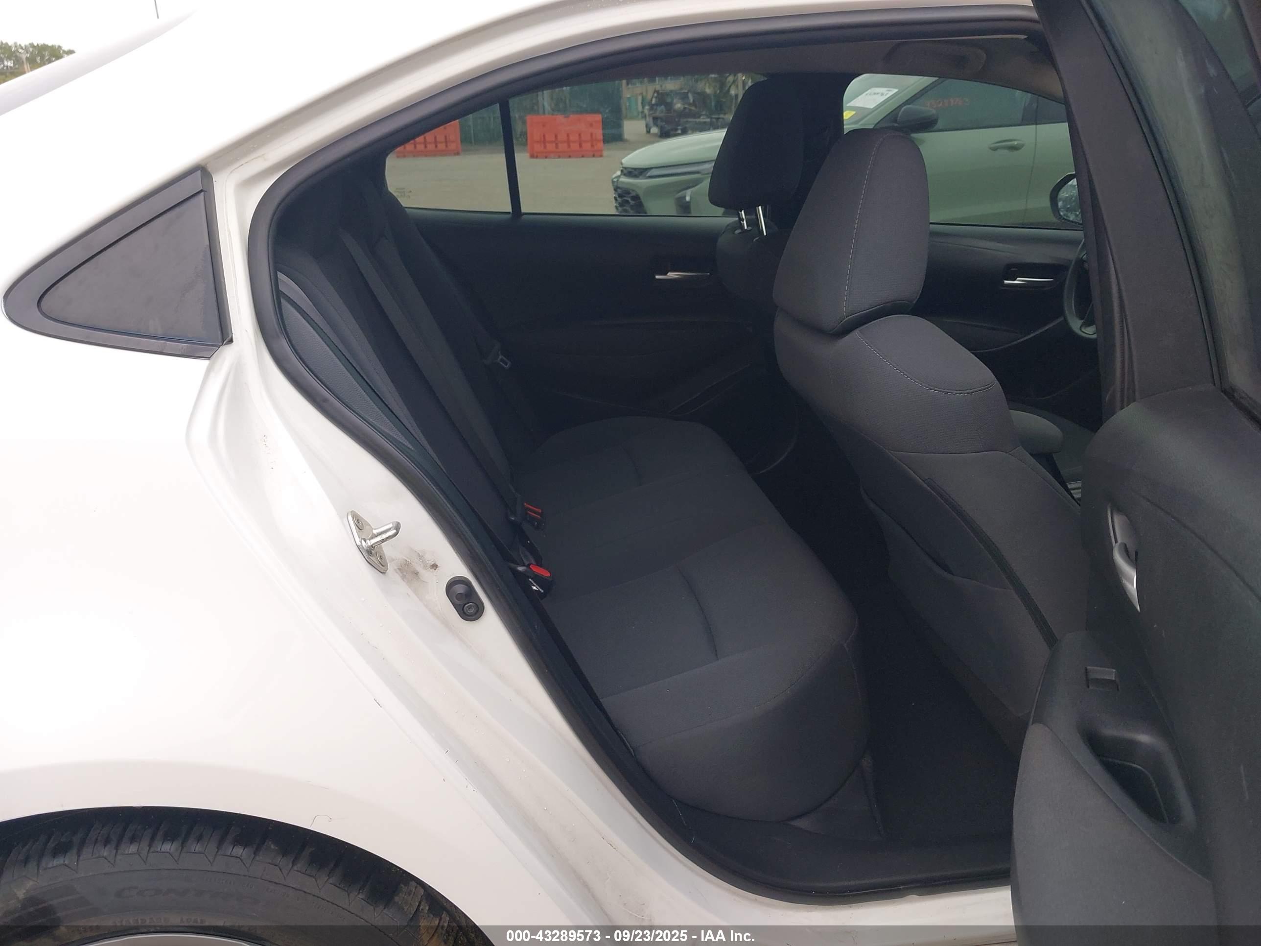 TOYOTA COROLLA image 8