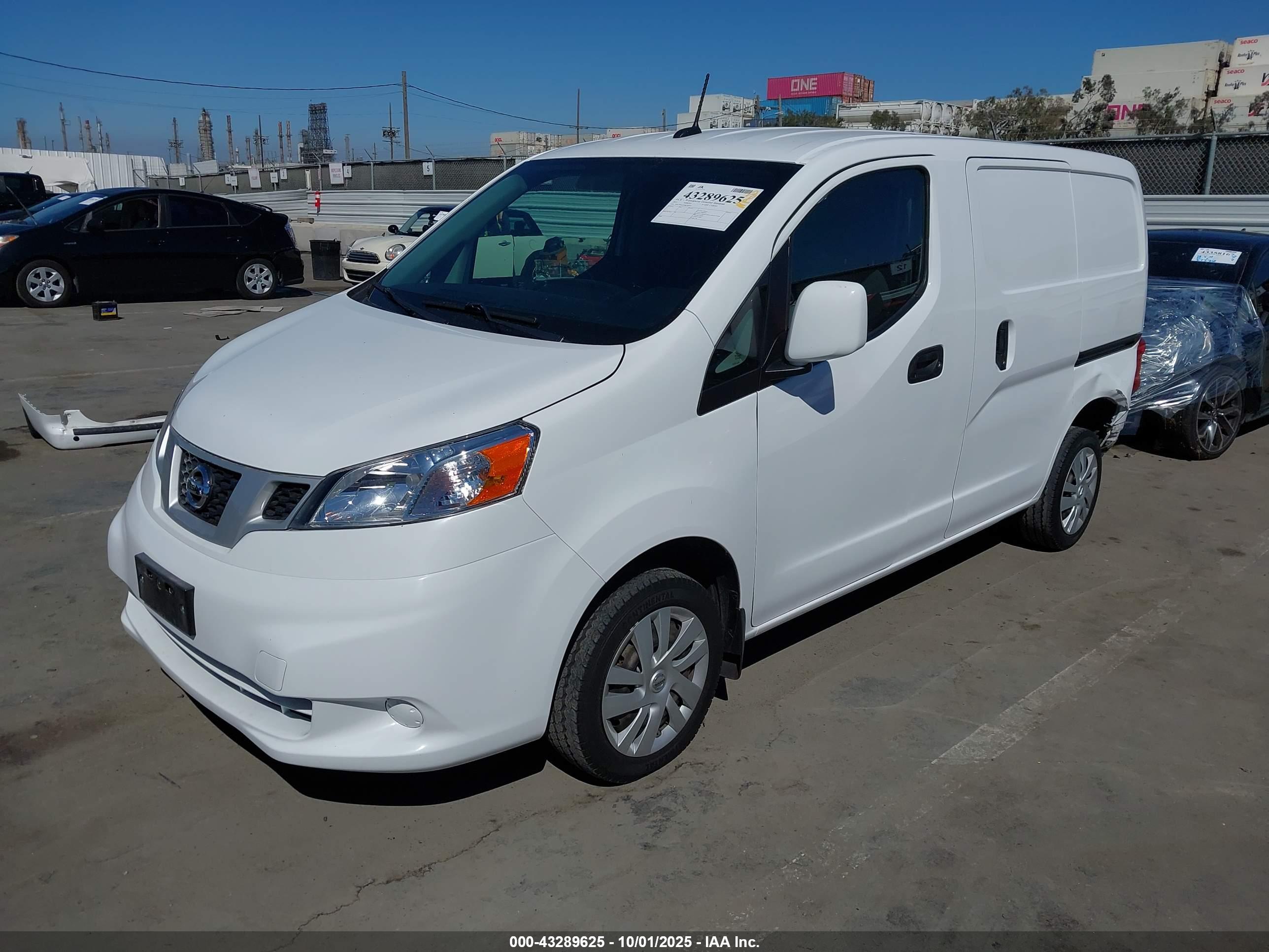 NISSAN NV200 image 2