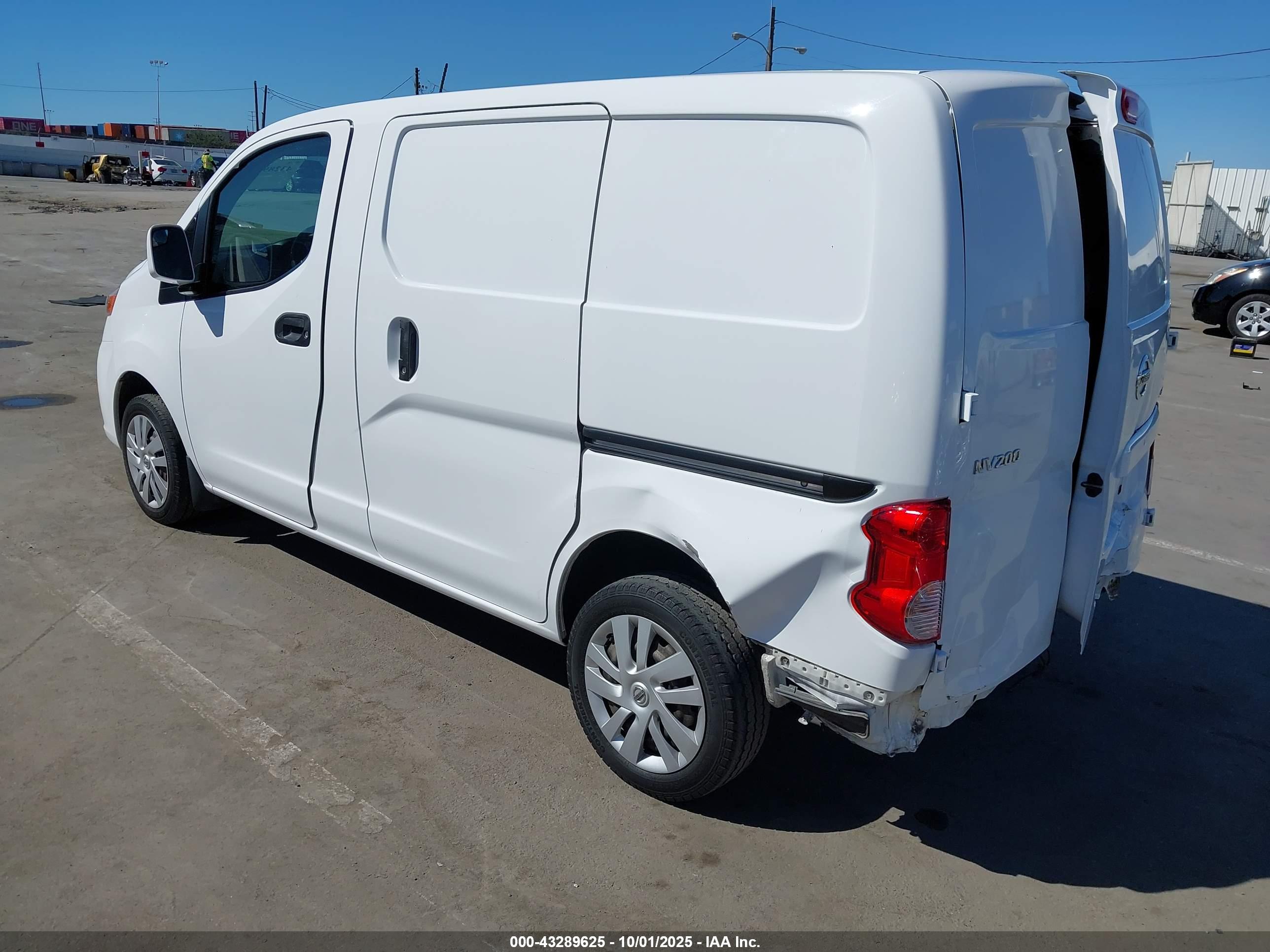 NISSAN NV200 image 3