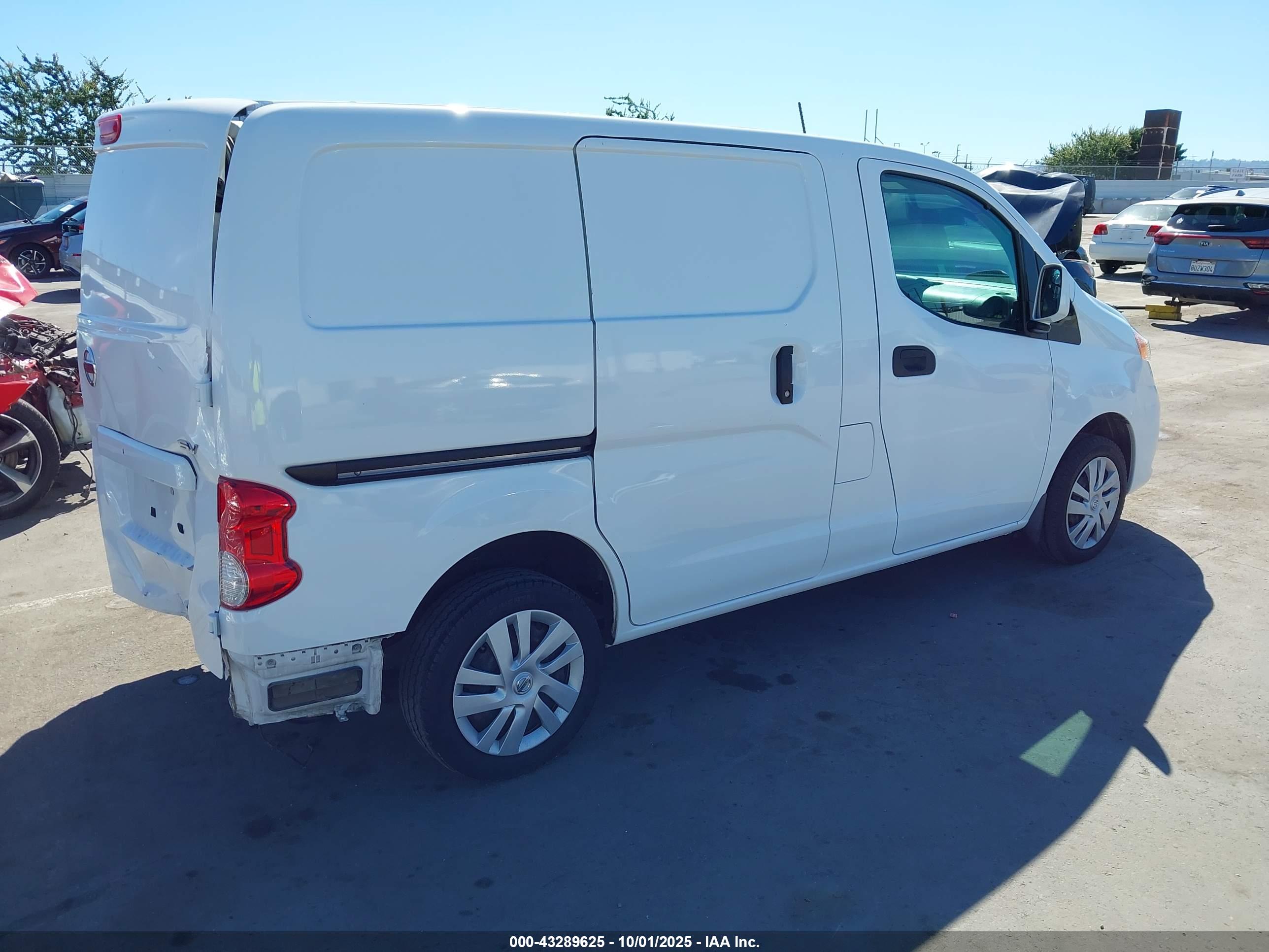 NISSAN NV200 image 4