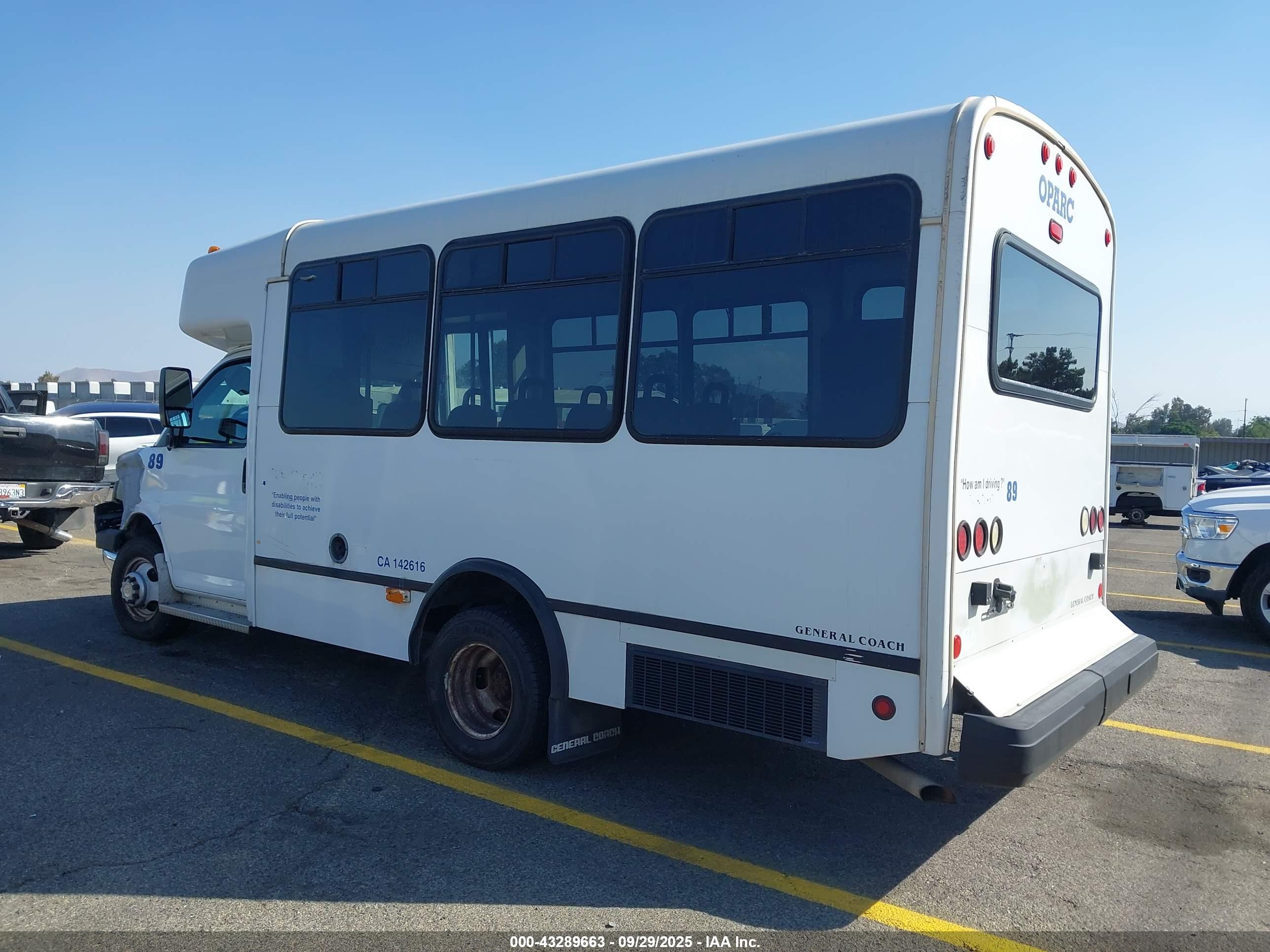 CHEVROLET EXPRESS image 3