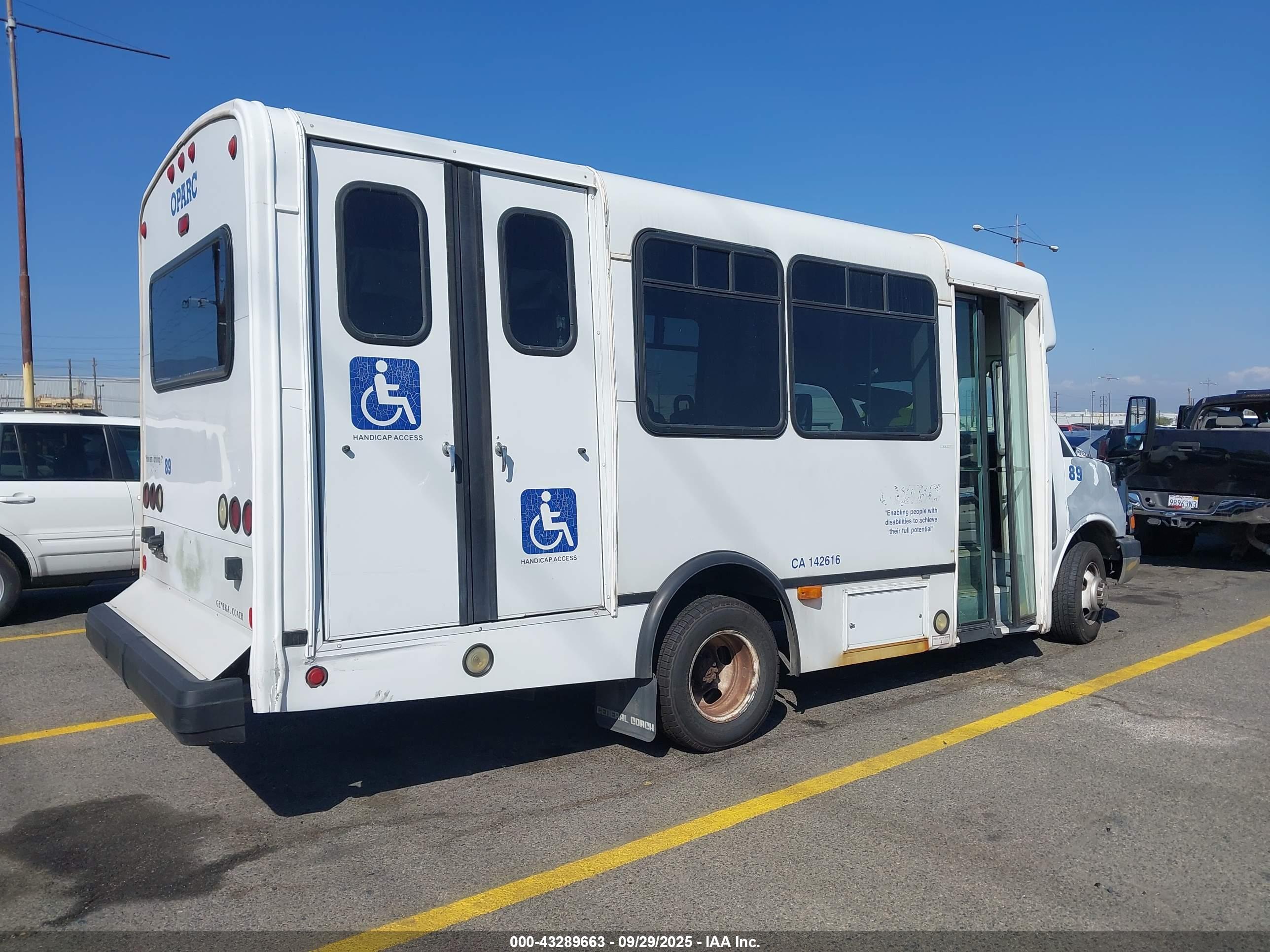 CHEVROLET EXPRESS image 4