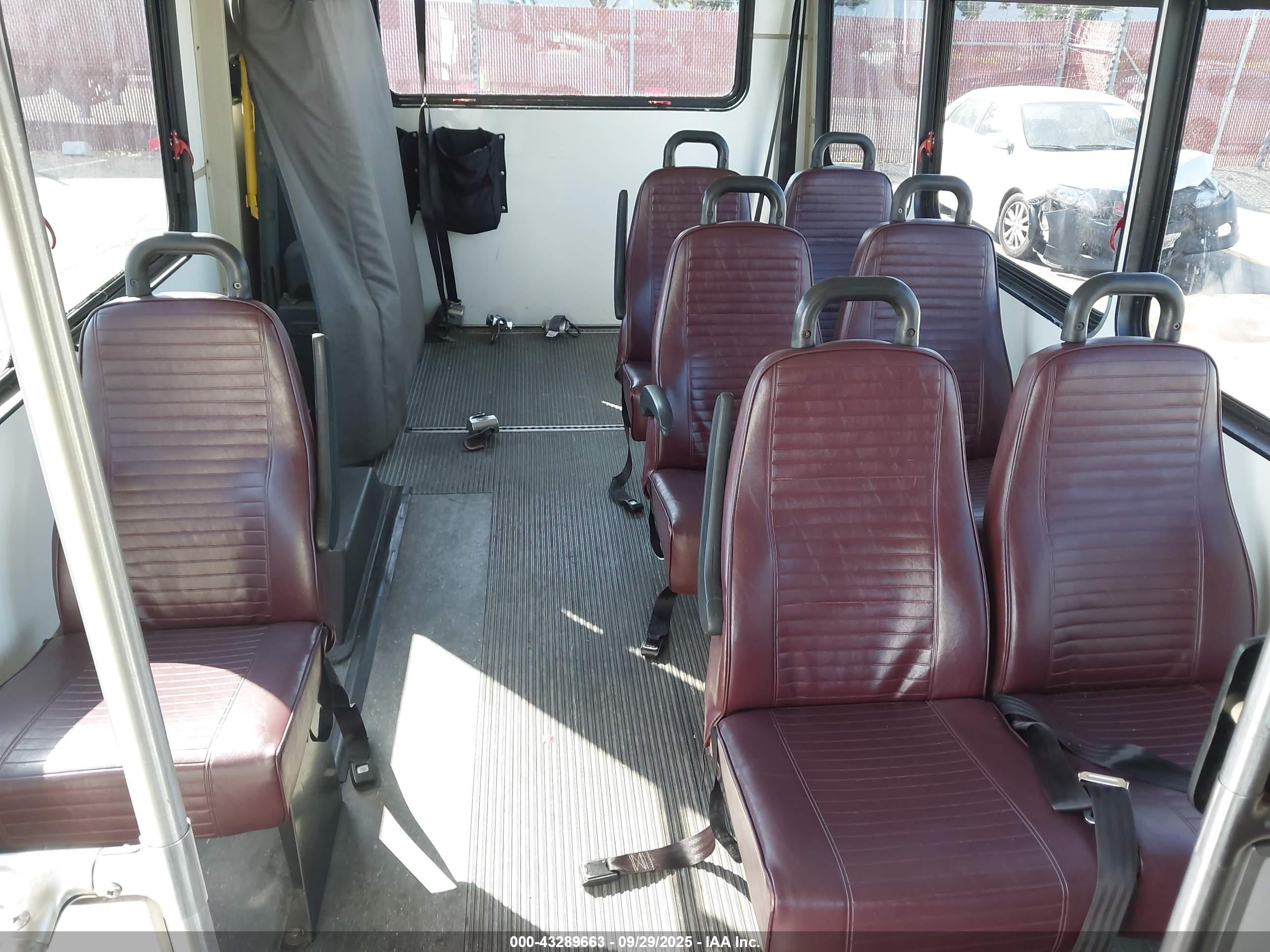 CHEVROLET EXPRESS image 8