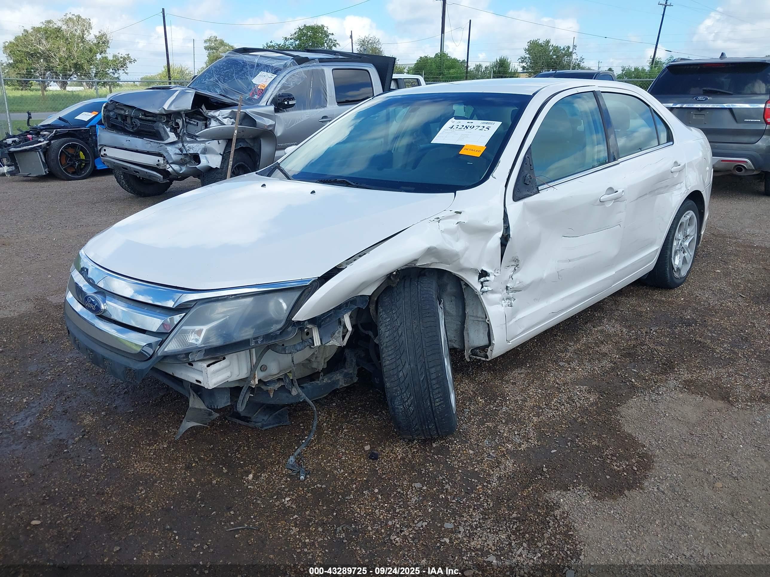 FORD FUSION image 2