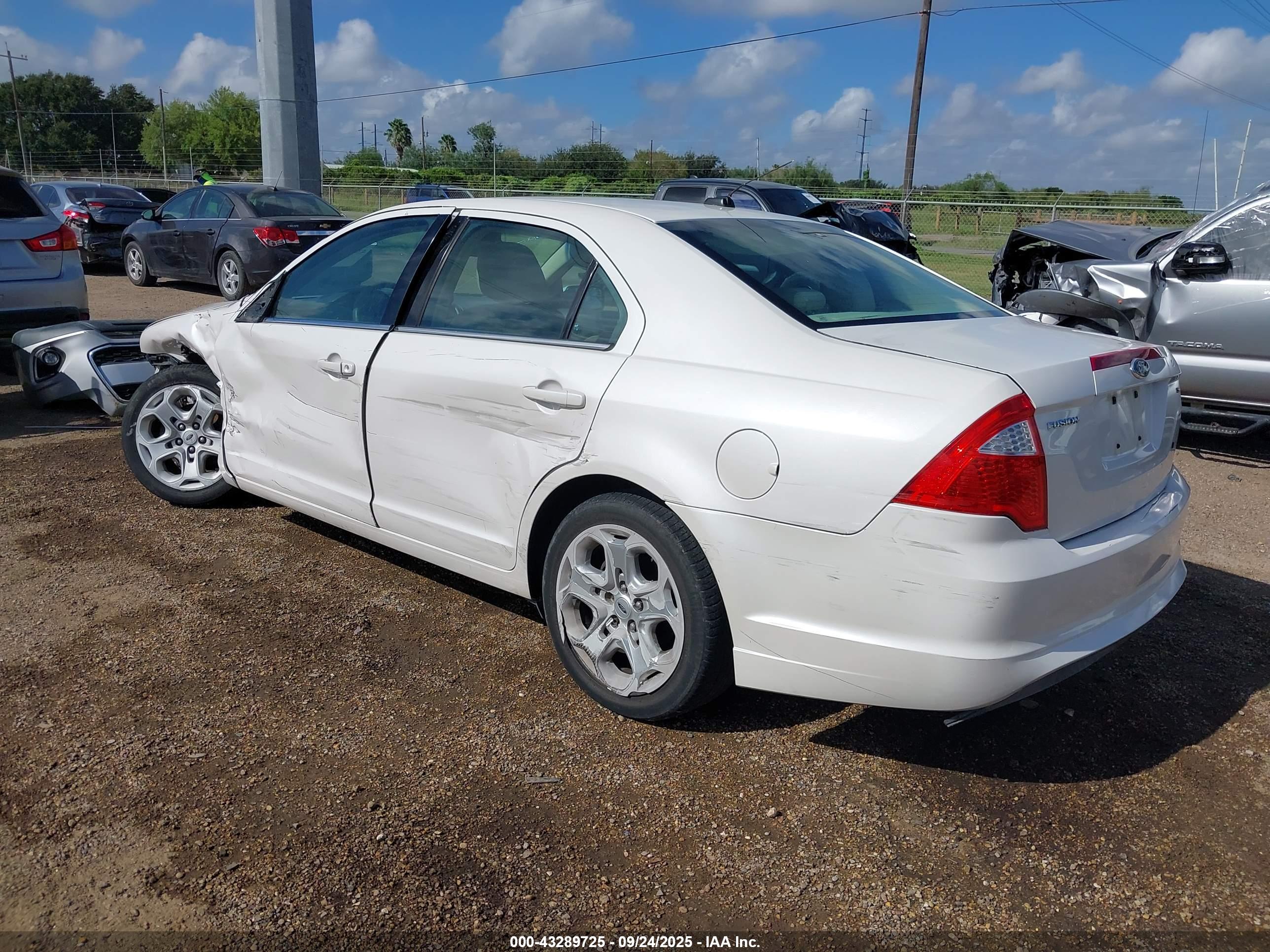 FORD FUSION image 3