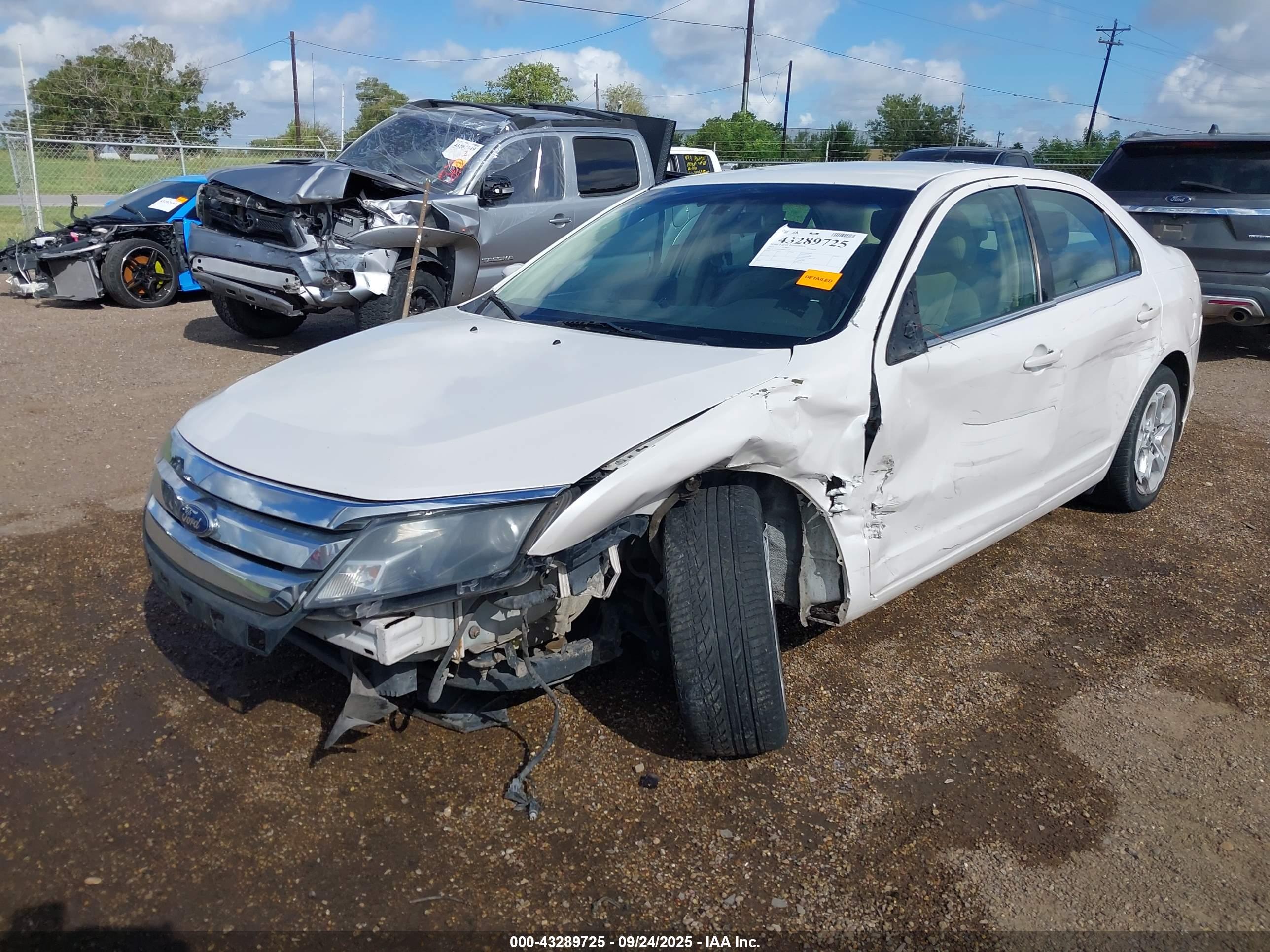 FORD FUSION image 6