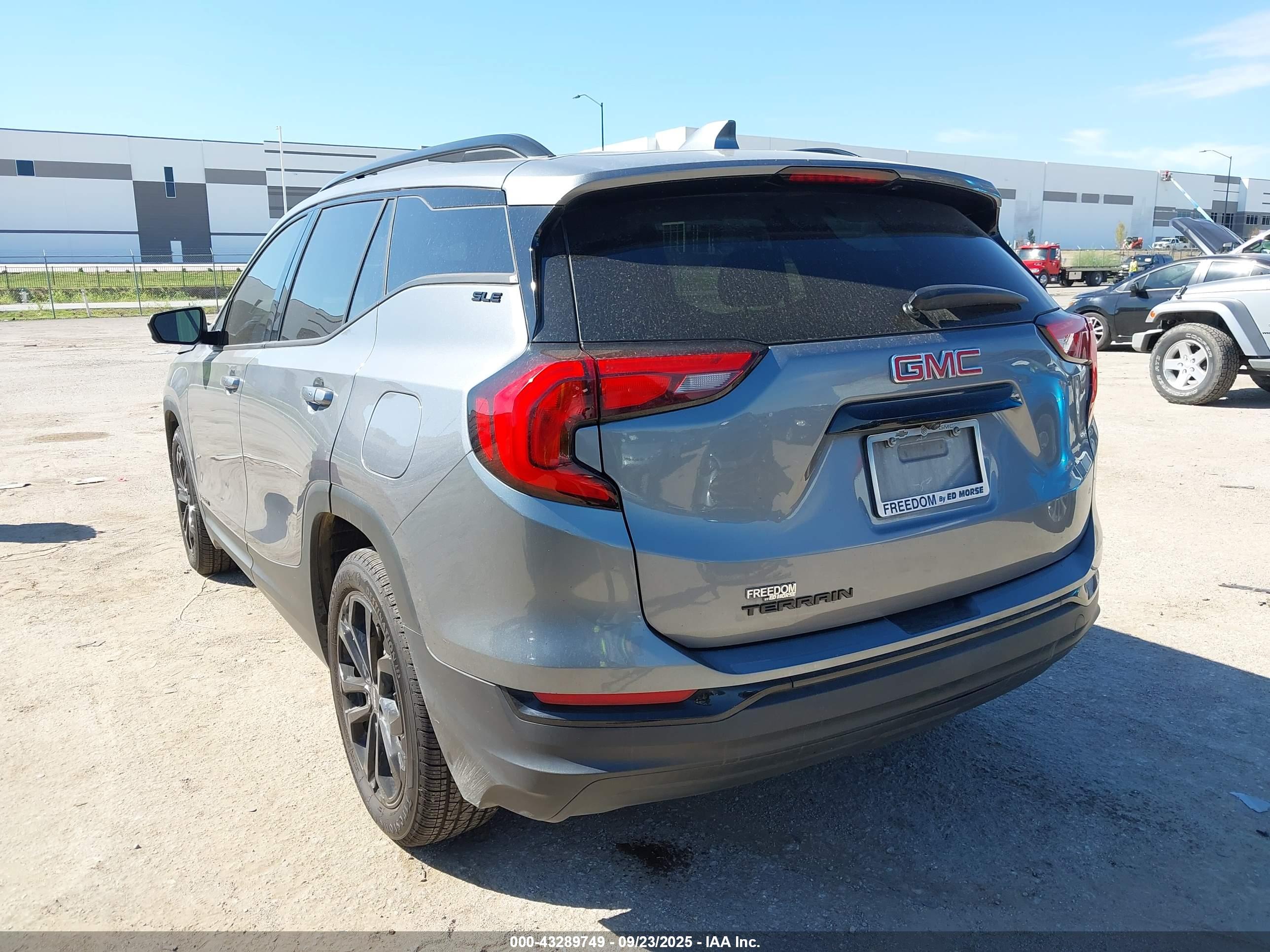 GMC TERRAIN image 3