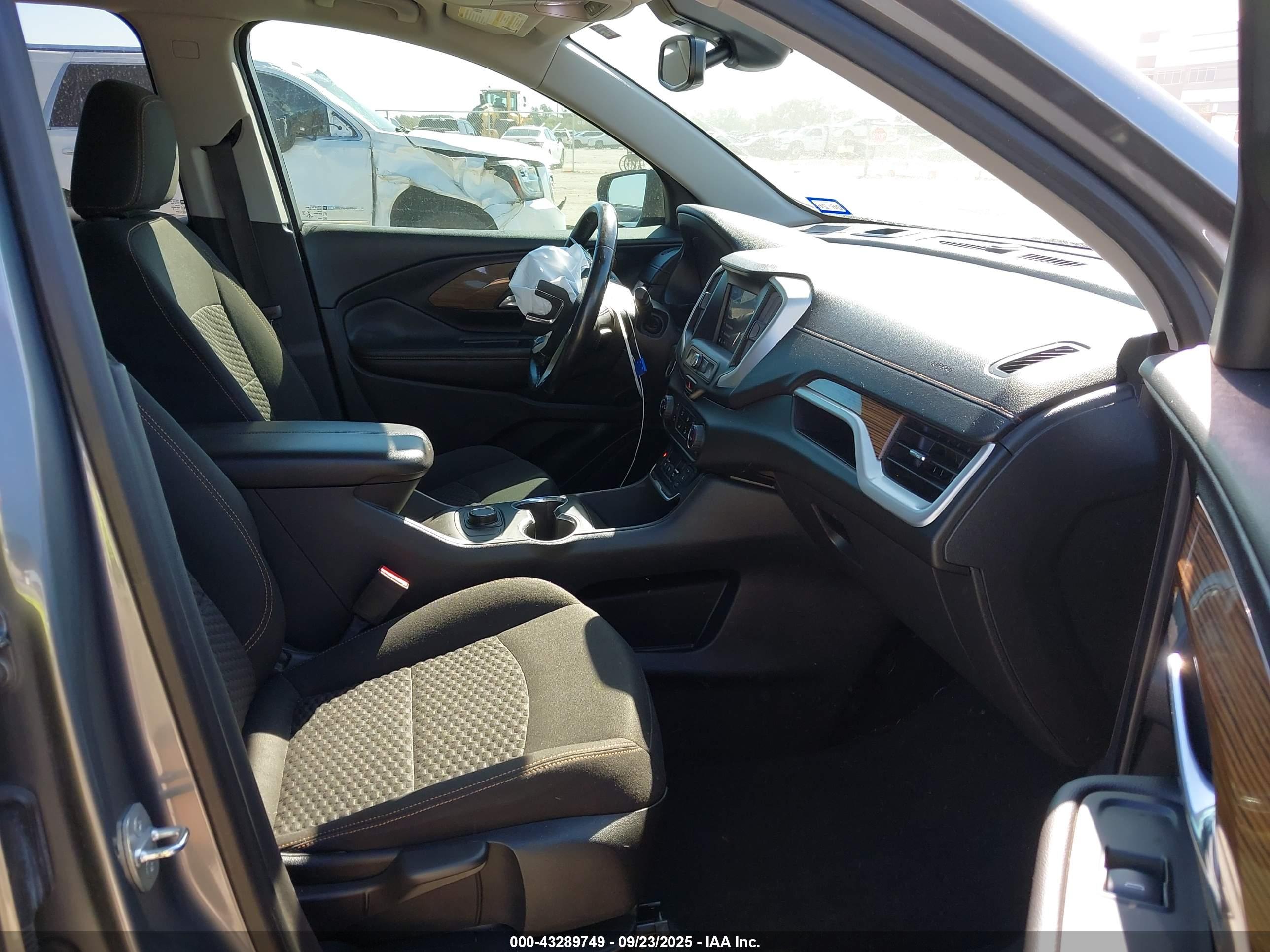 GMC TERRAIN image 5
