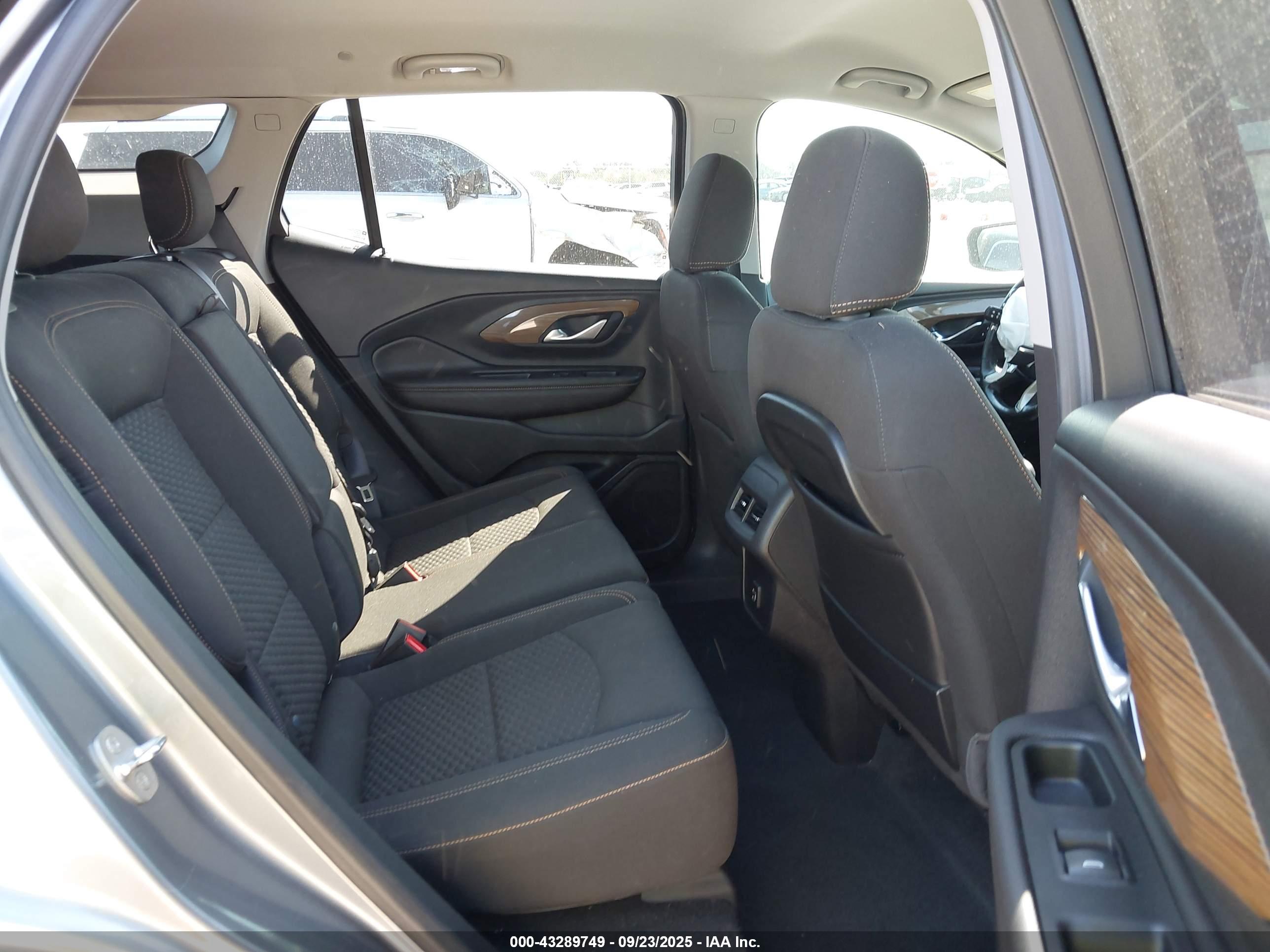 GMC TERRAIN image 8