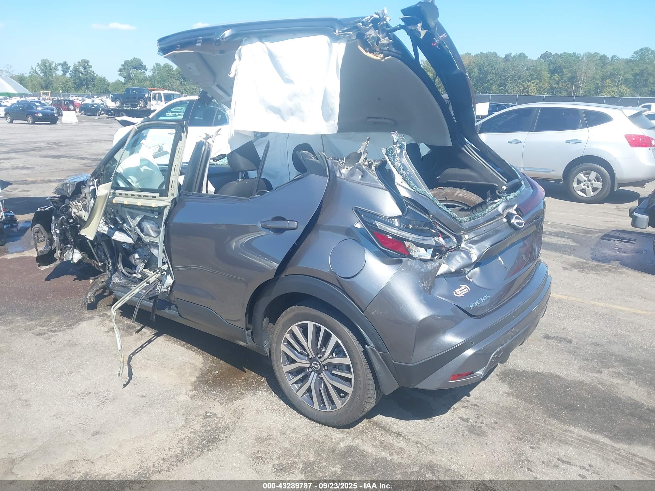 NISSAN KICKS image 3