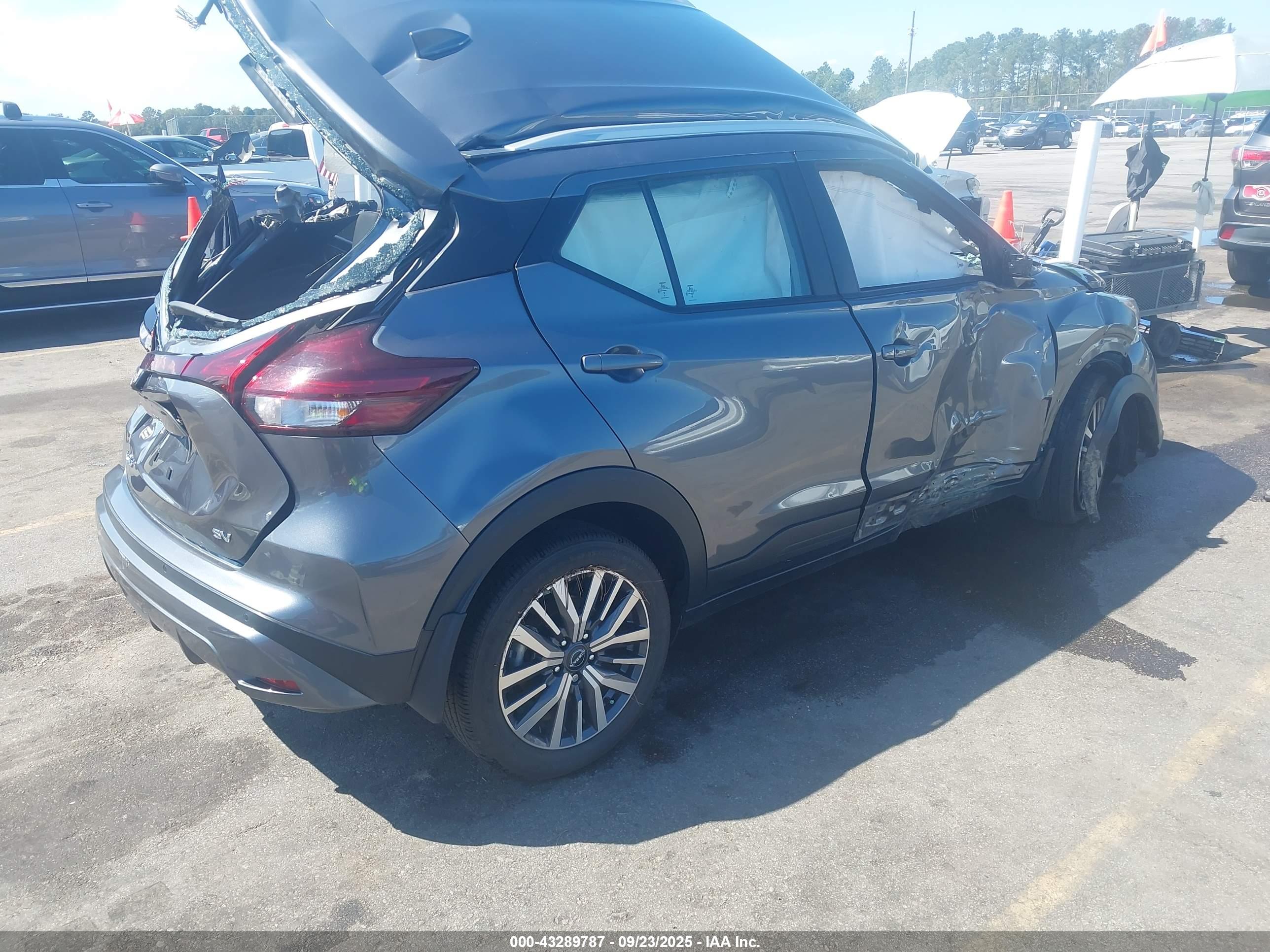 NISSAN KICKS image 4