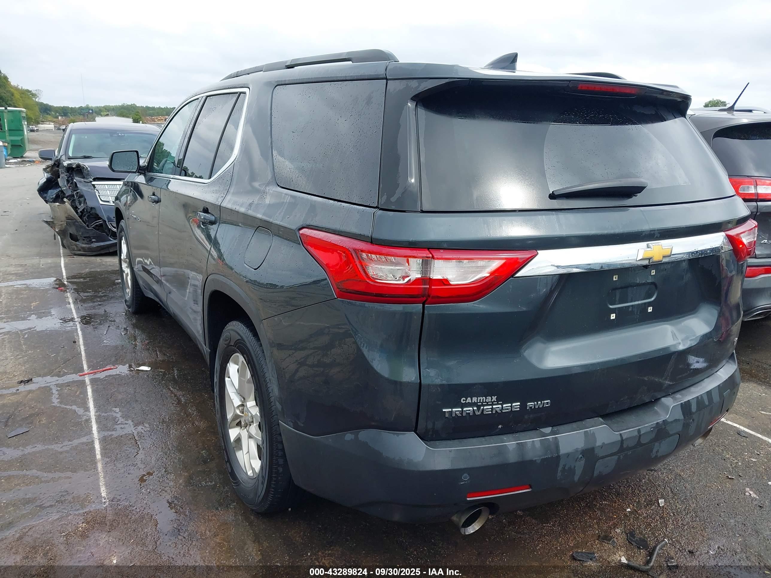 CHEVROLET TRAVERSE image 3