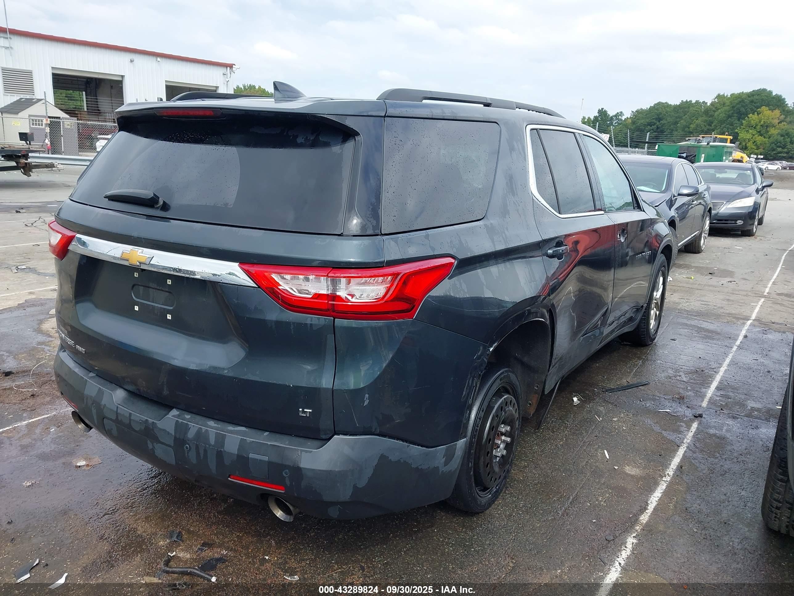 CHEVROLET TRAVERSE image 4
