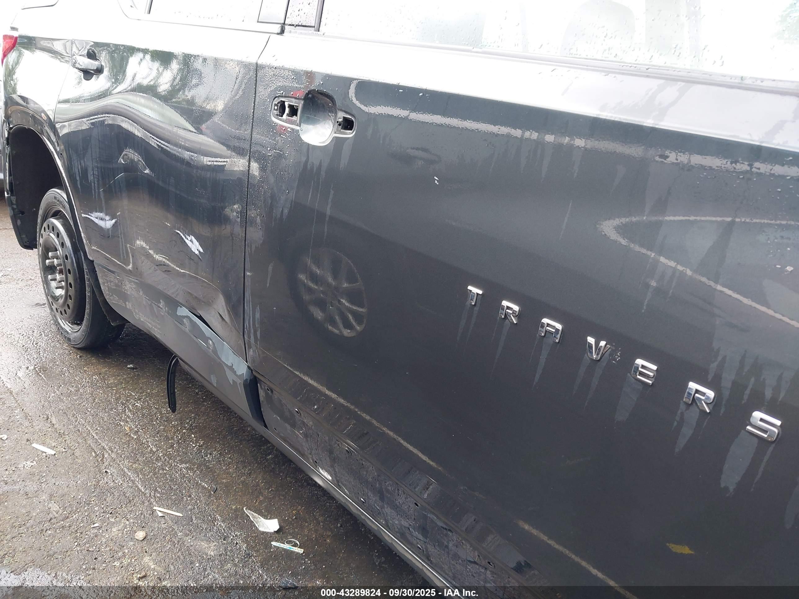 CHEVROLET TRAVERSE image 6