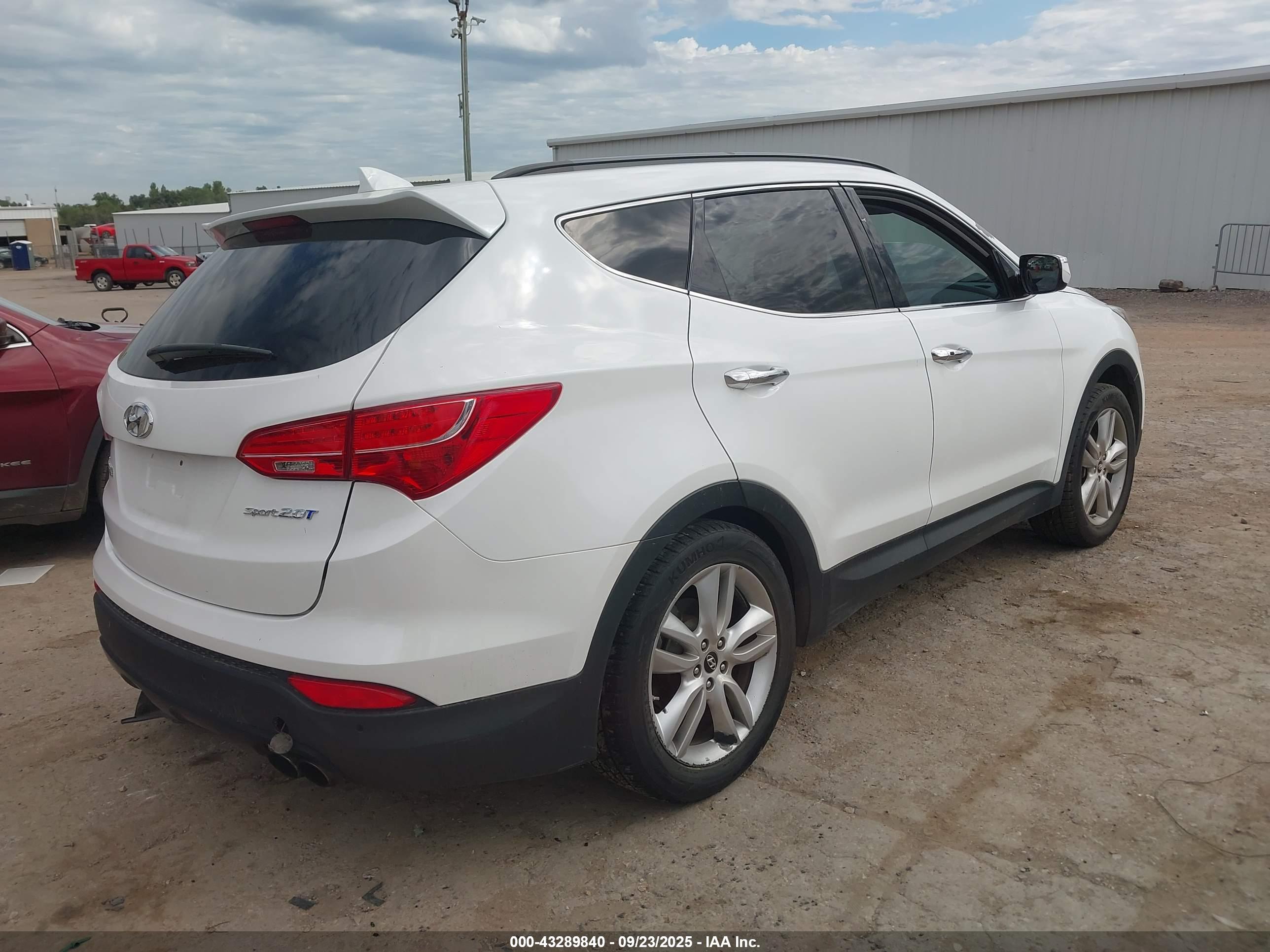 HYUNDAI SANTA image 4
