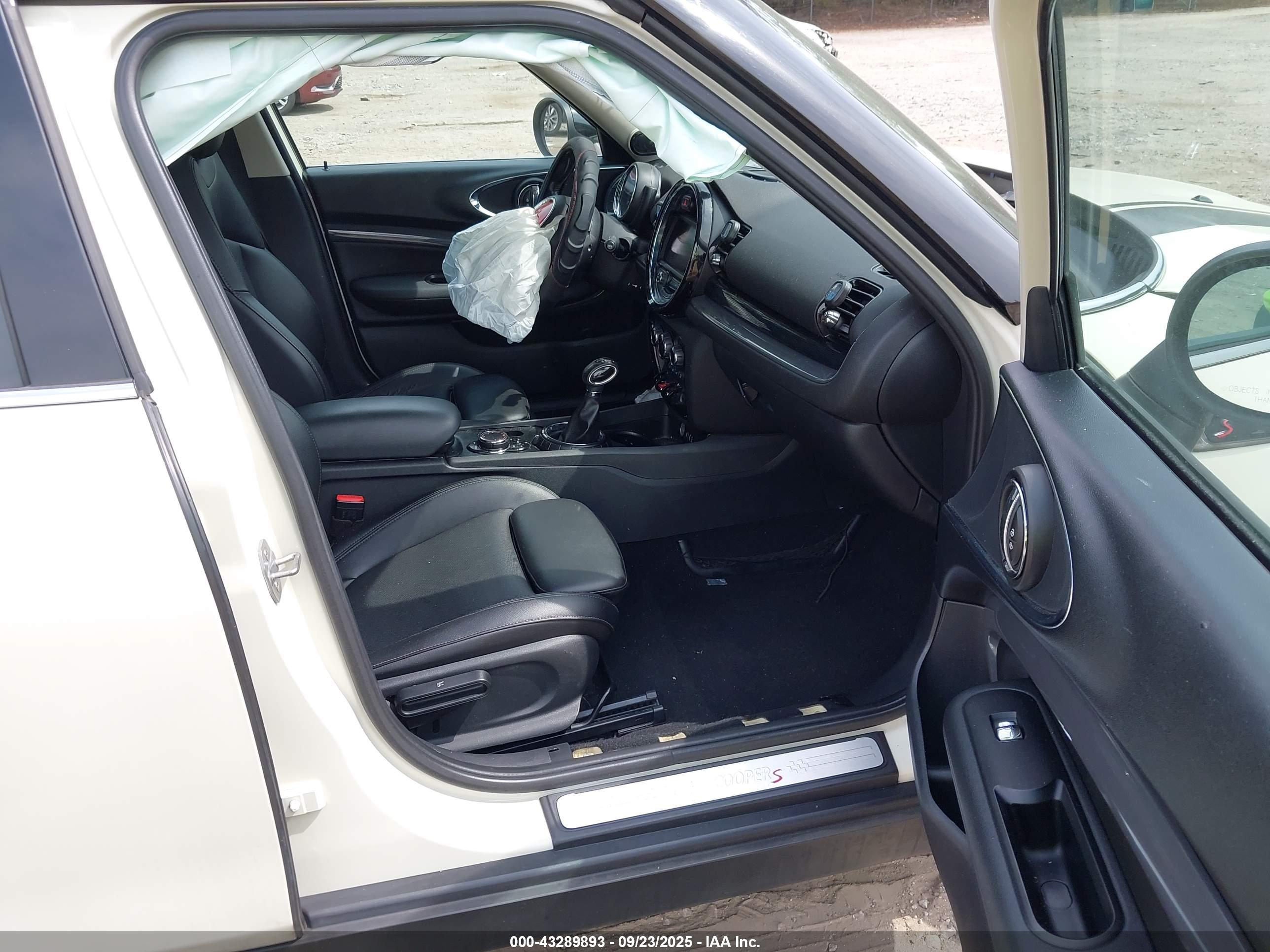 MINI CLUBMAN image 5