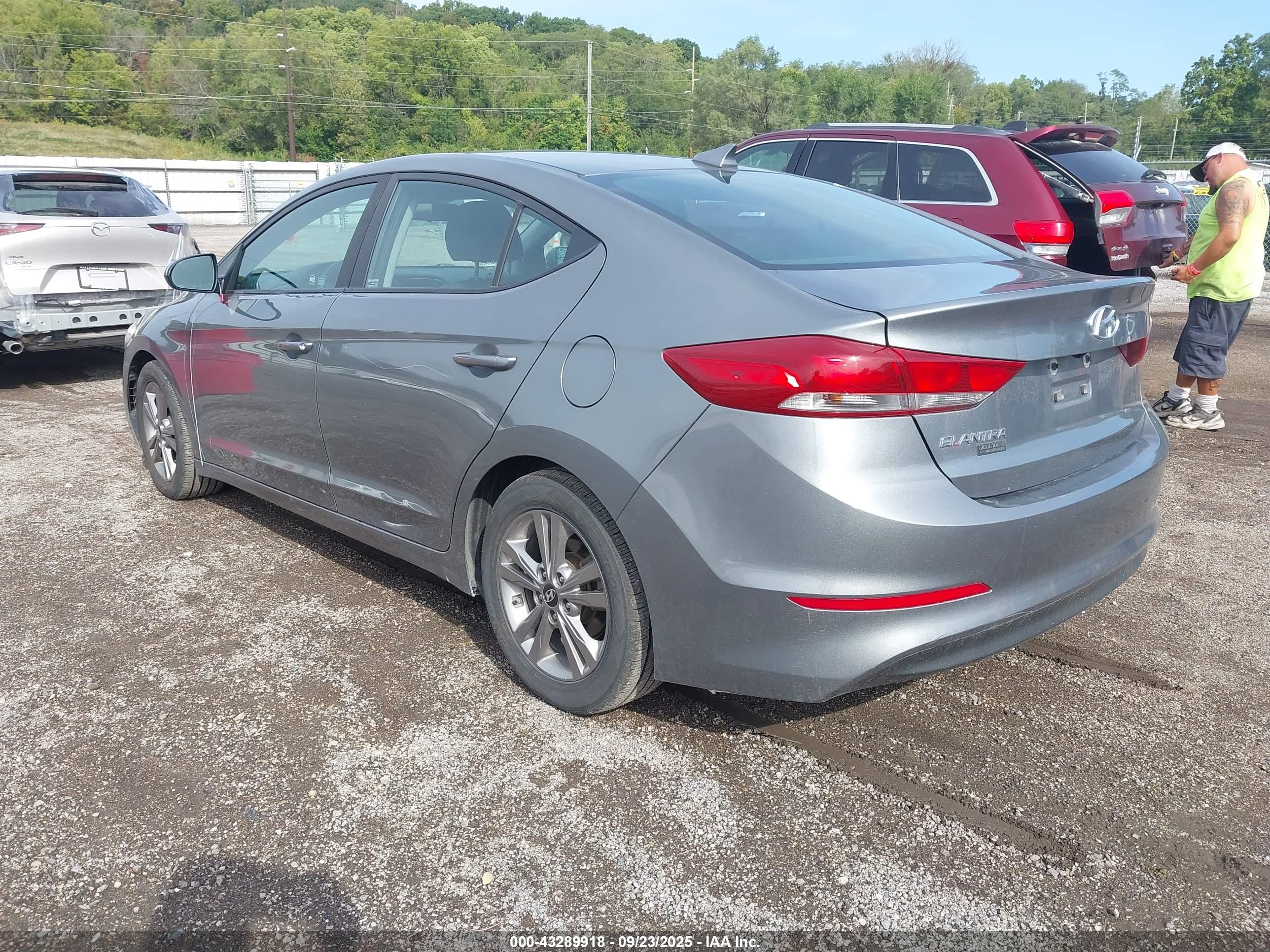 HYUNDAI ELANTRA image 3