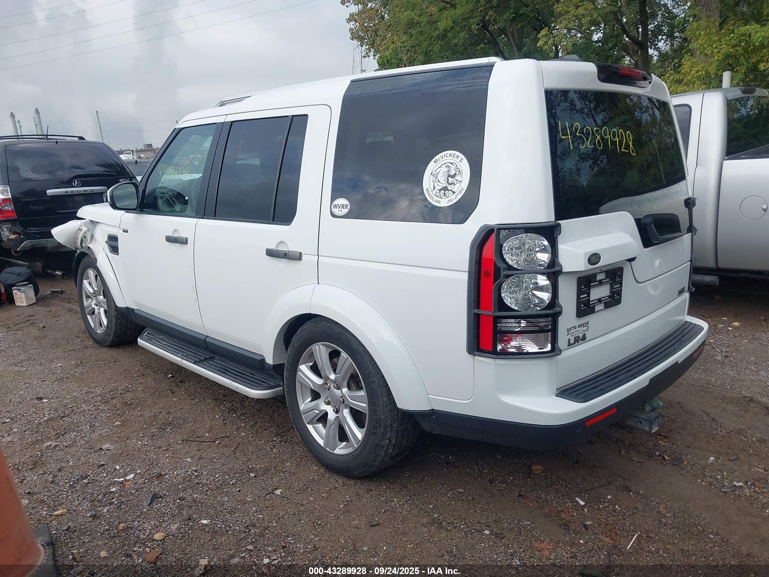 LAND ROVER image 3