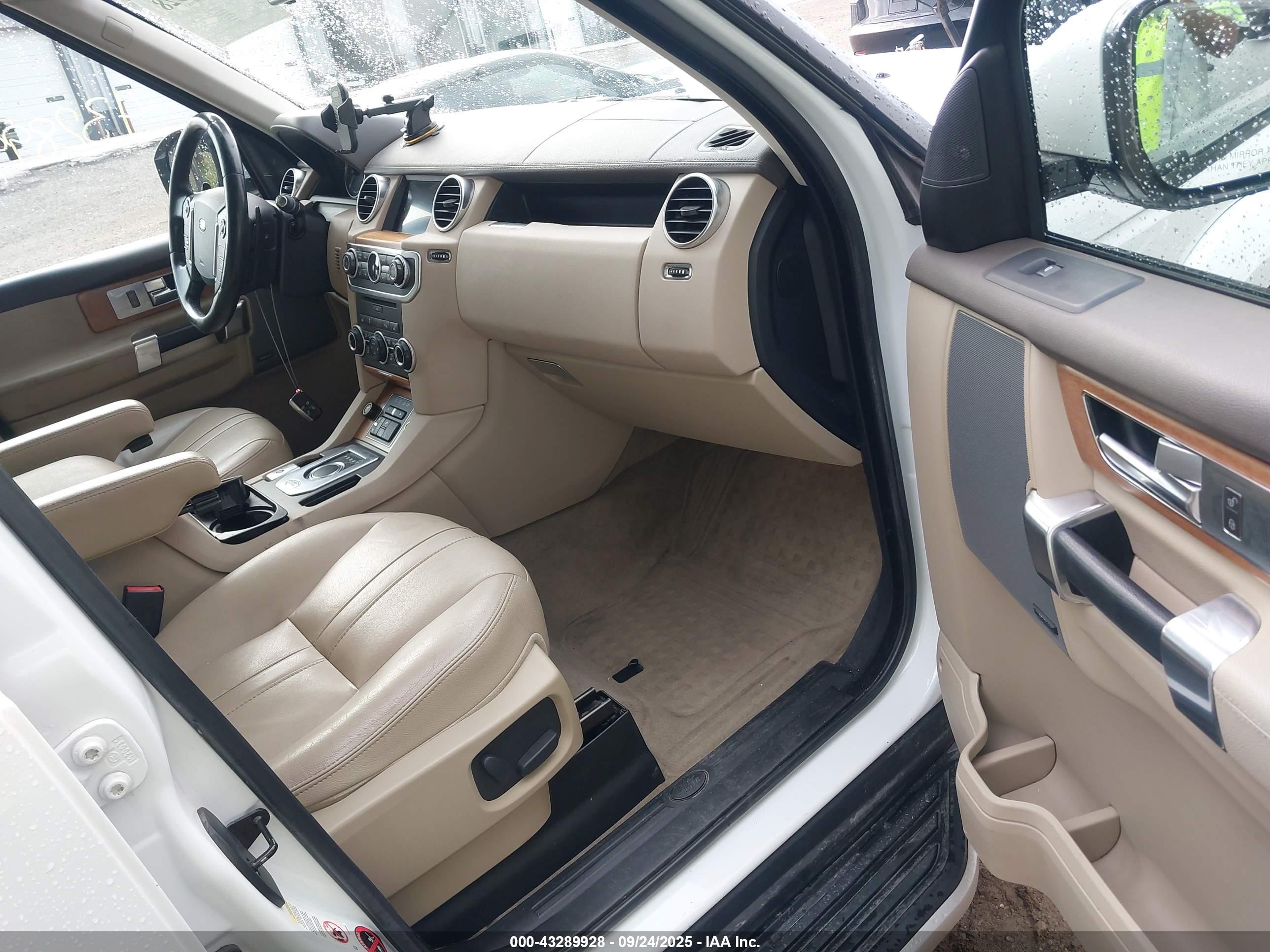LAND ROVER image 5
