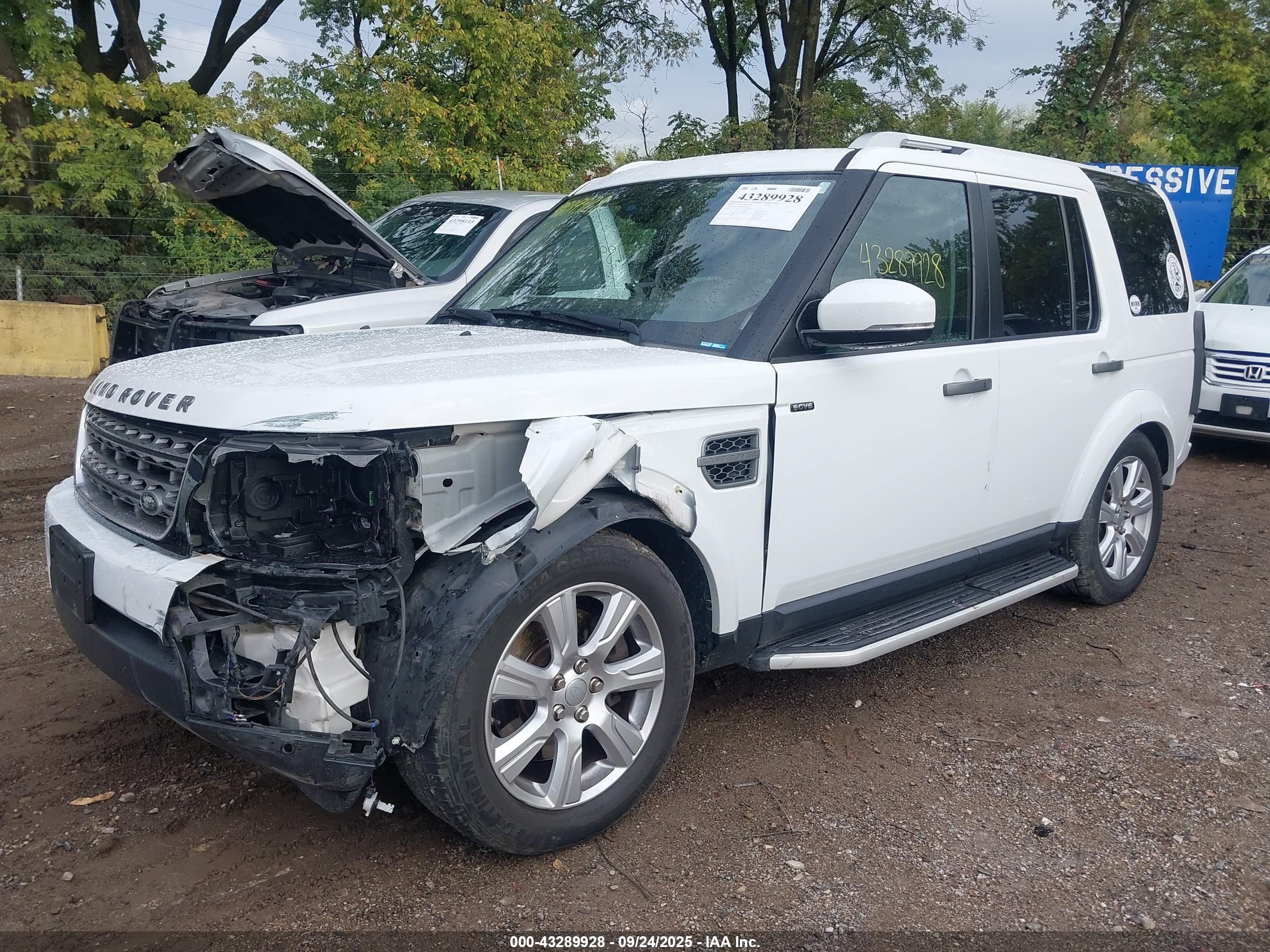 LAND ROVER image 6