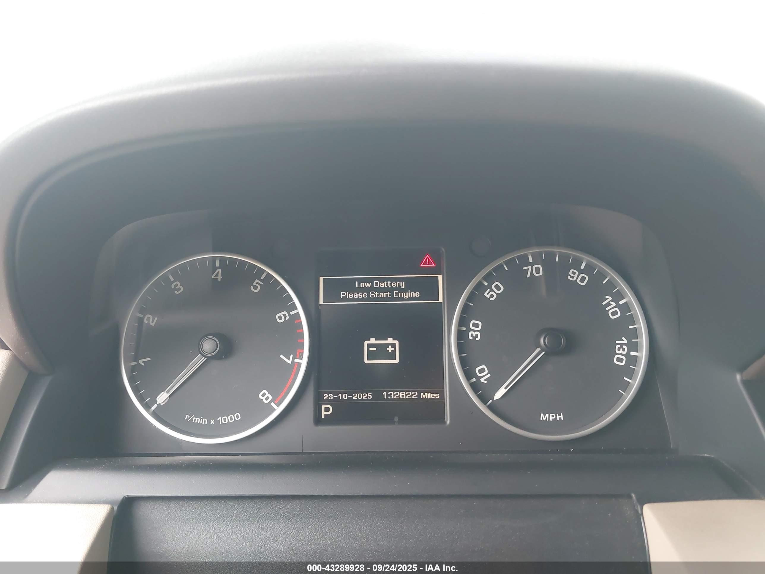 LAND ROVER image 7