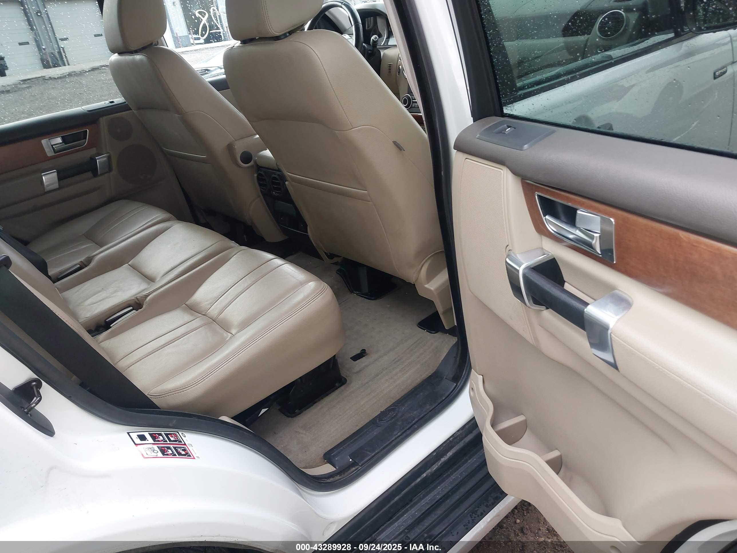 LAND ROVER image 8