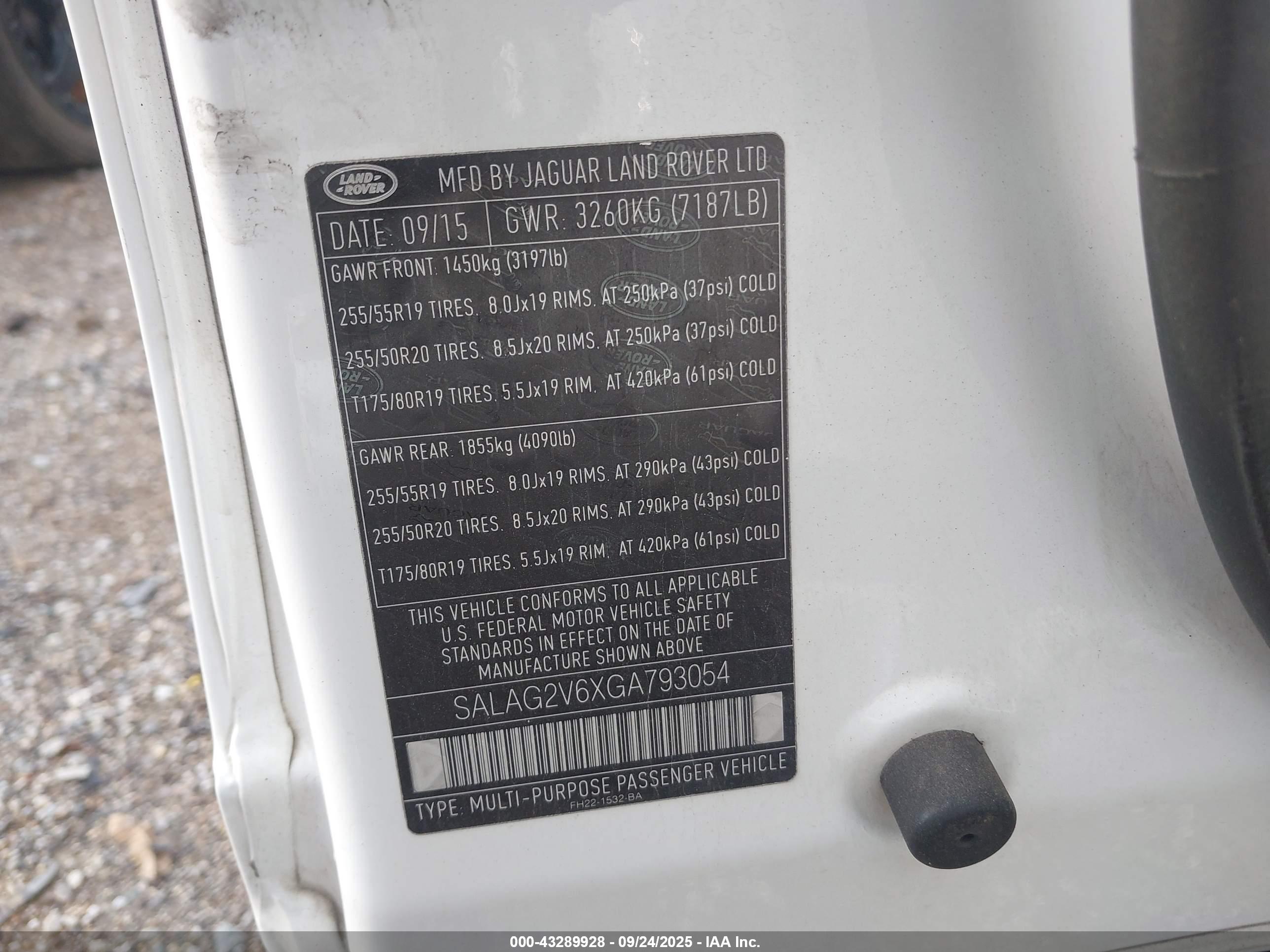 LAND ROVER image 9