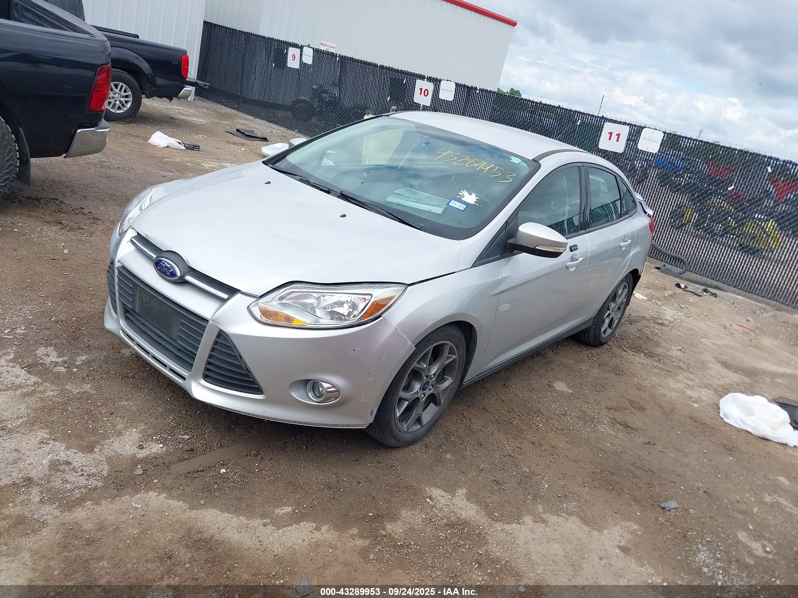 FORD FOCUS image 2