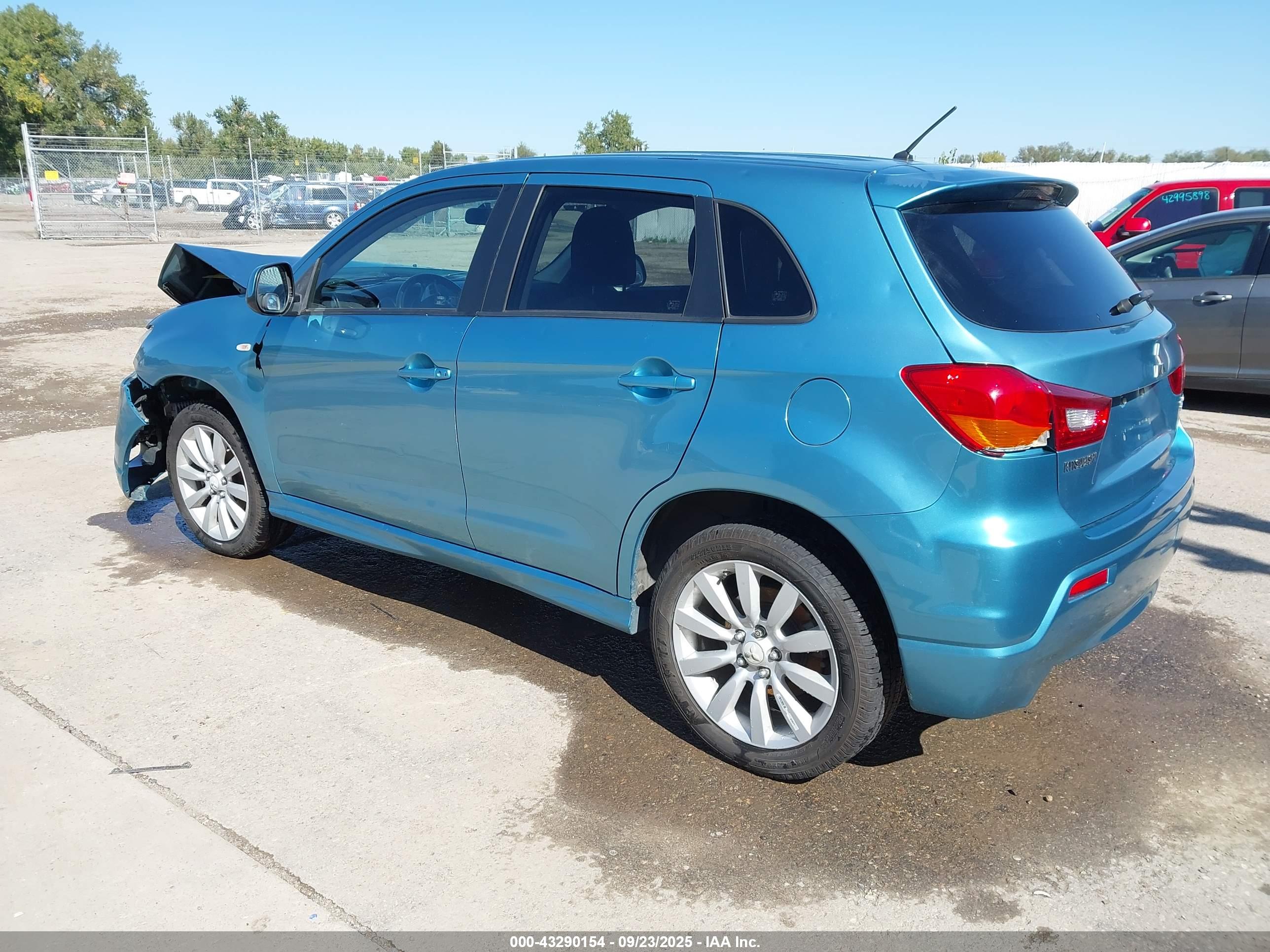 MITSUBISHI OUTLANDER image 3