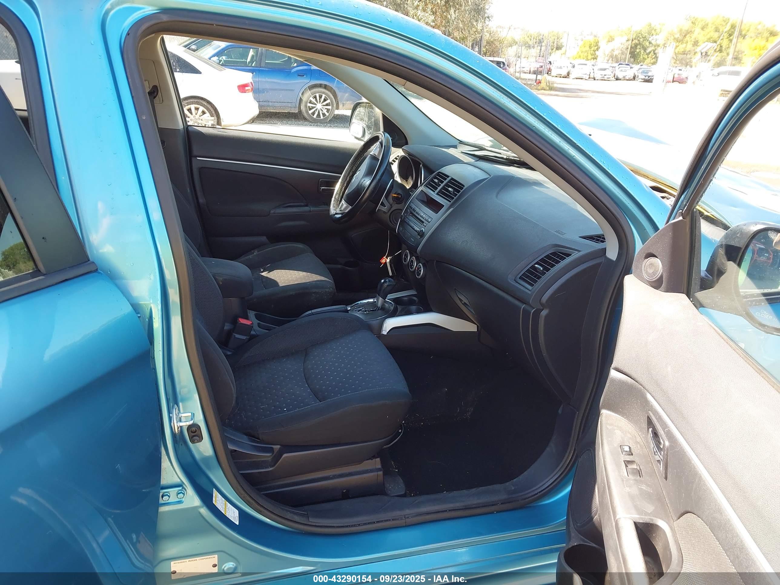 MITSUBISHI OUTLANDER image 5