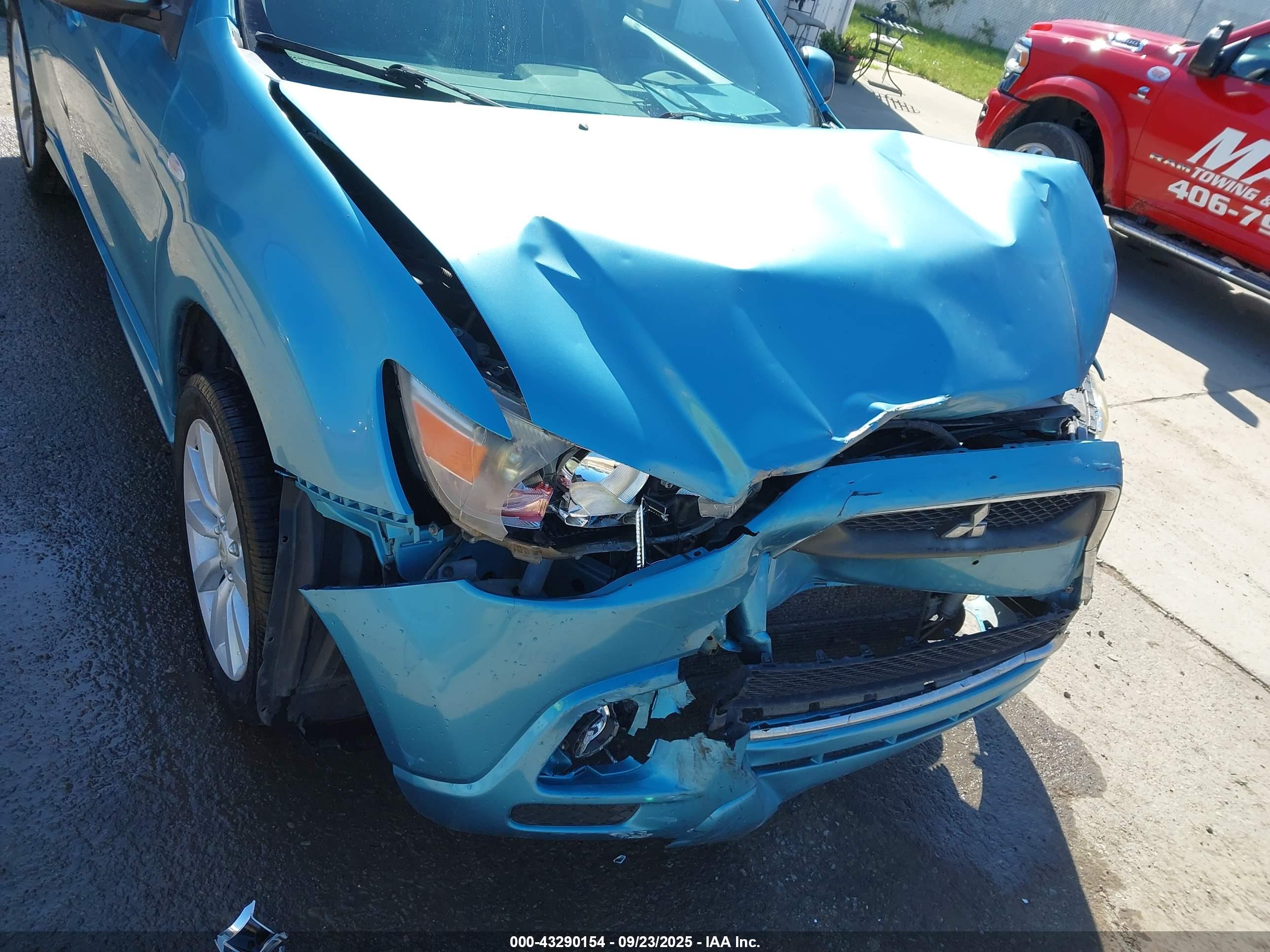 MITSUBISHI OUTLANDER image 6