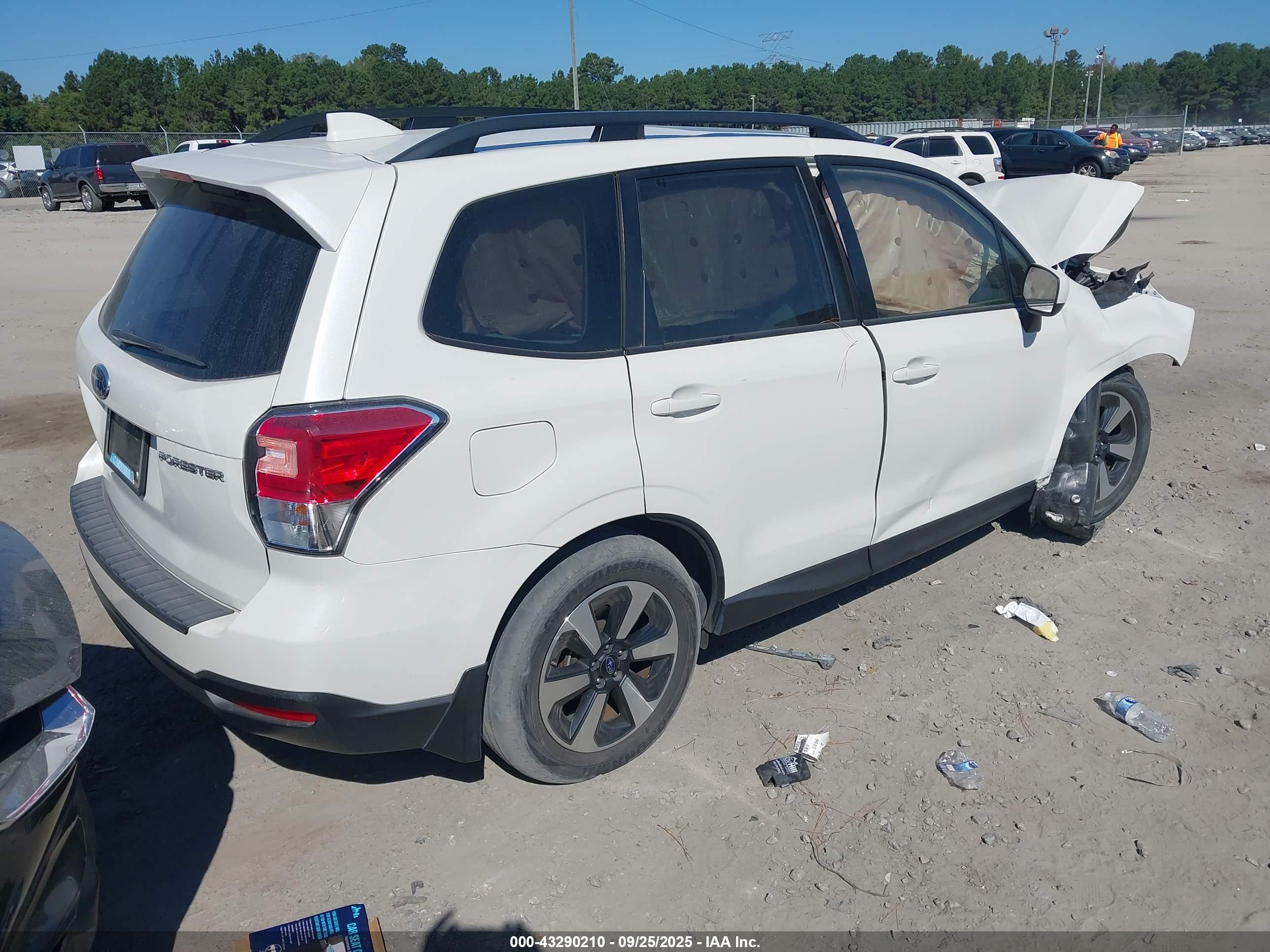 SUBARU FORESTER image 4