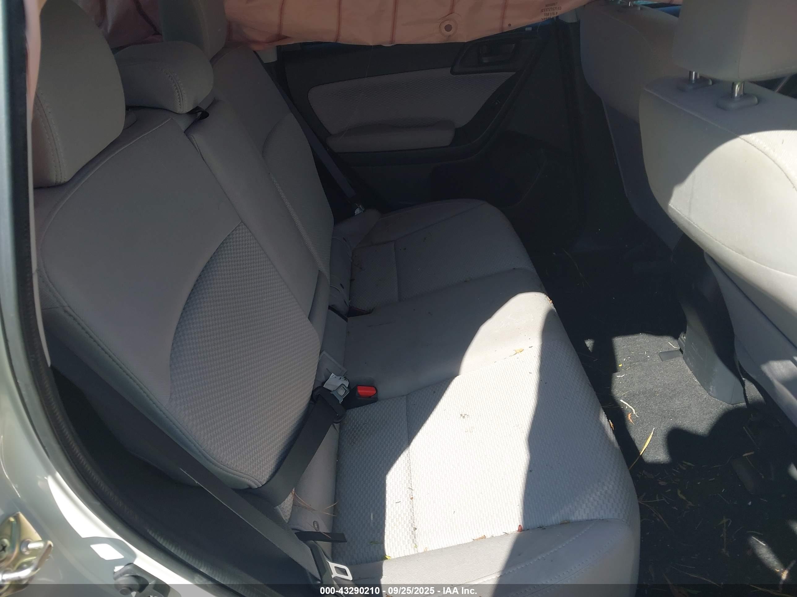 SUBARU FORESTER image 8