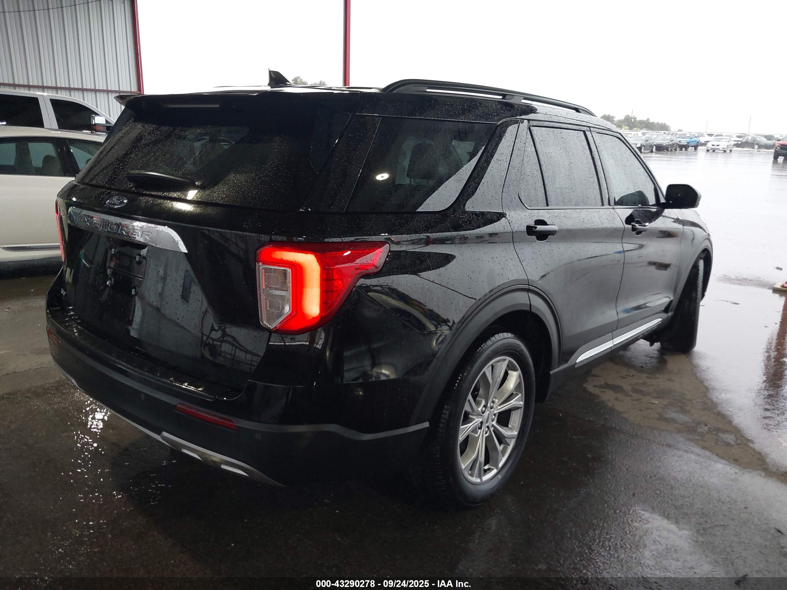 FORD EXPLORER image 4