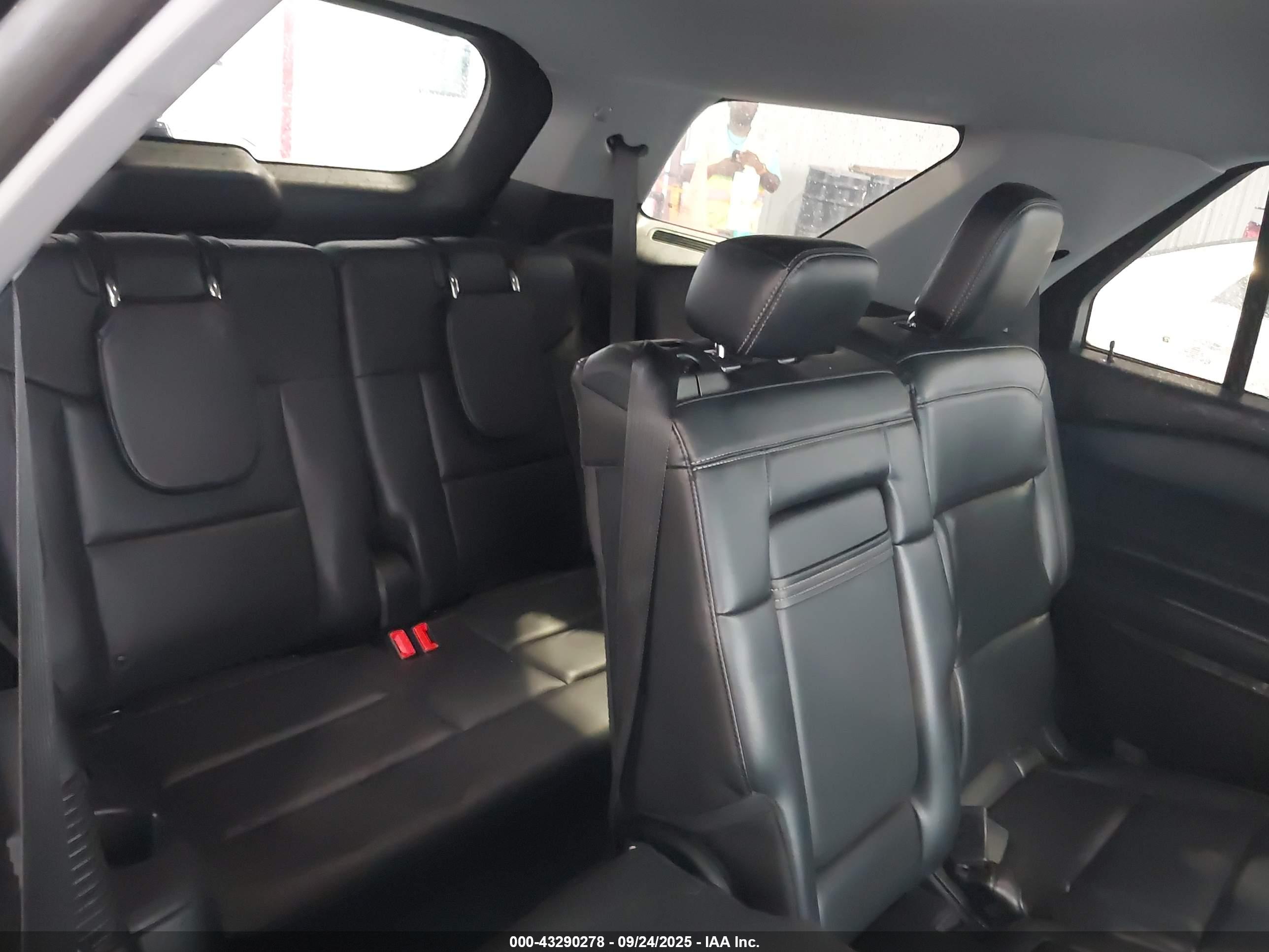 FORD EXPLORER image 8