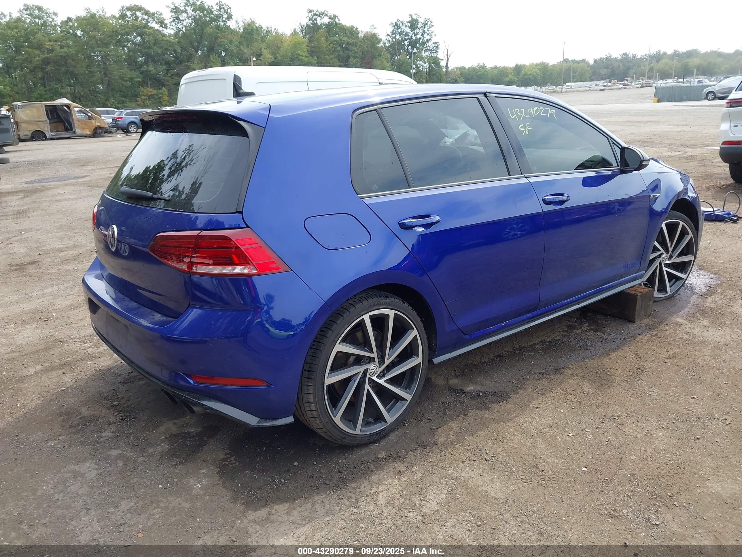 VOLKSWAGEN GOLF image 4