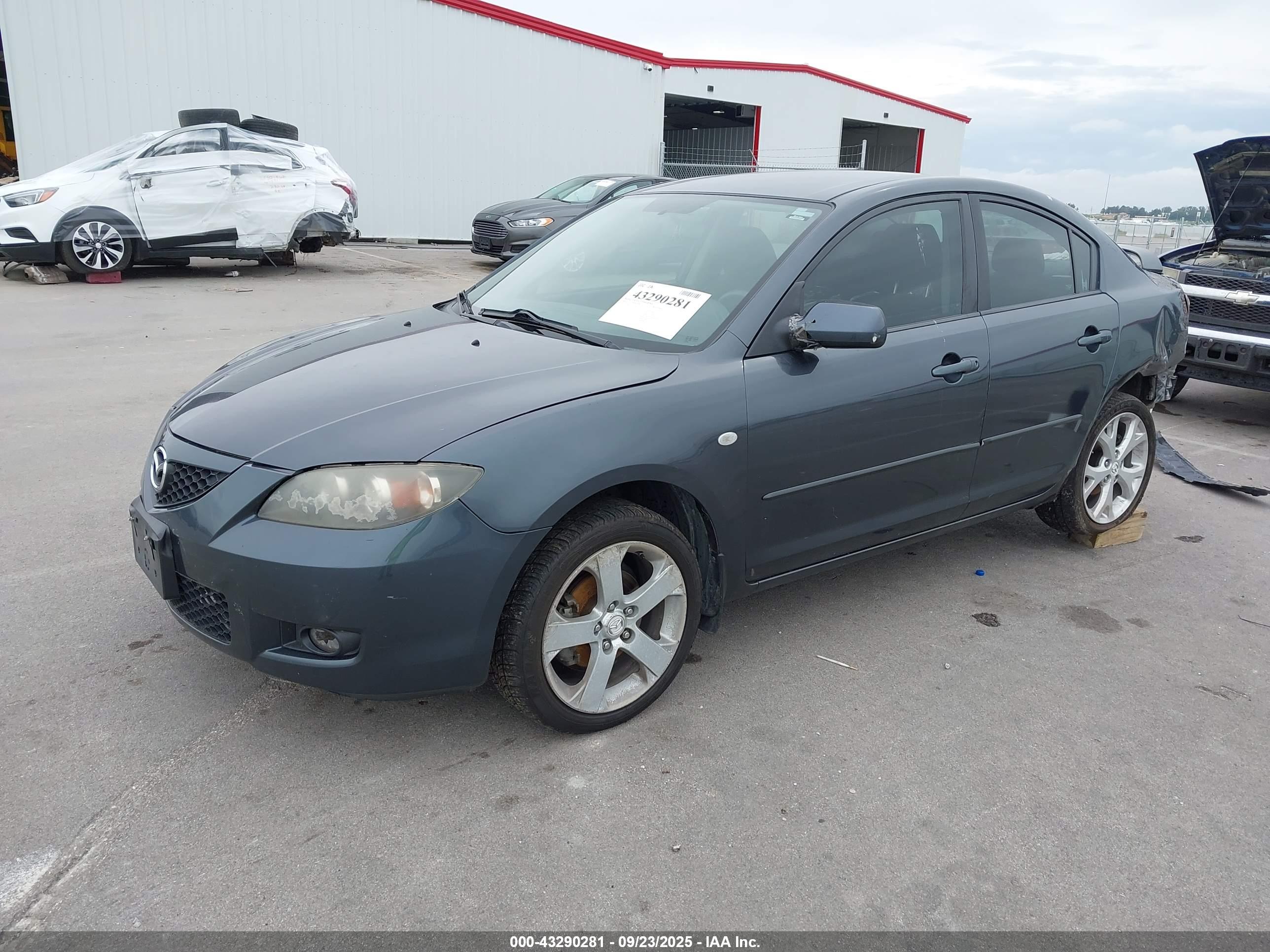 MAZDA MAZDA3 image 2