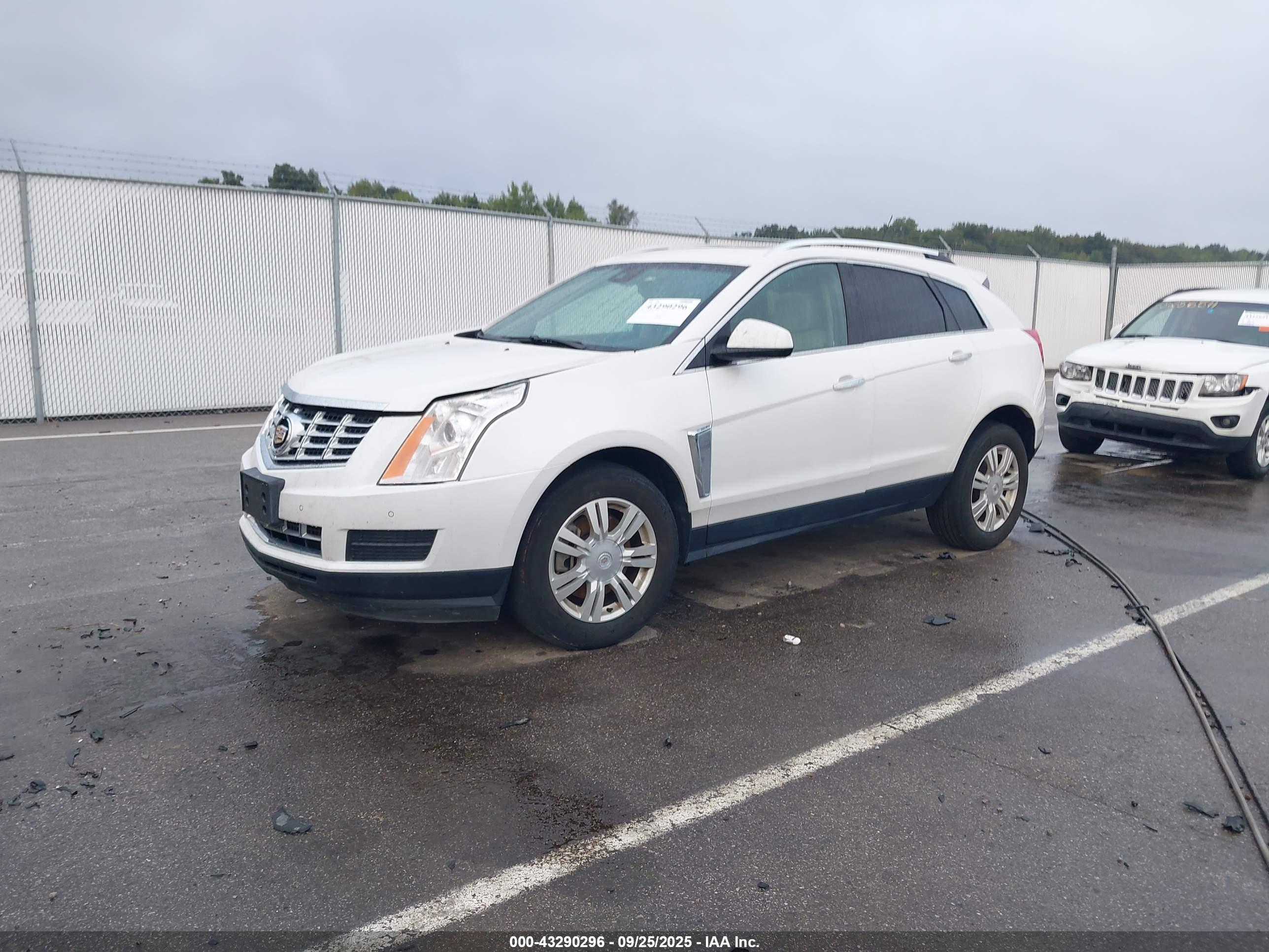 CADILLAC SRX image 2