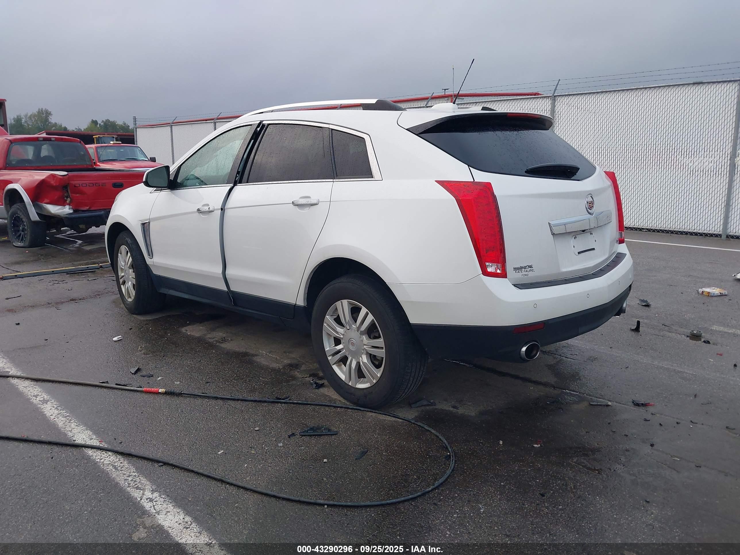 CADILLAC SRX image 3