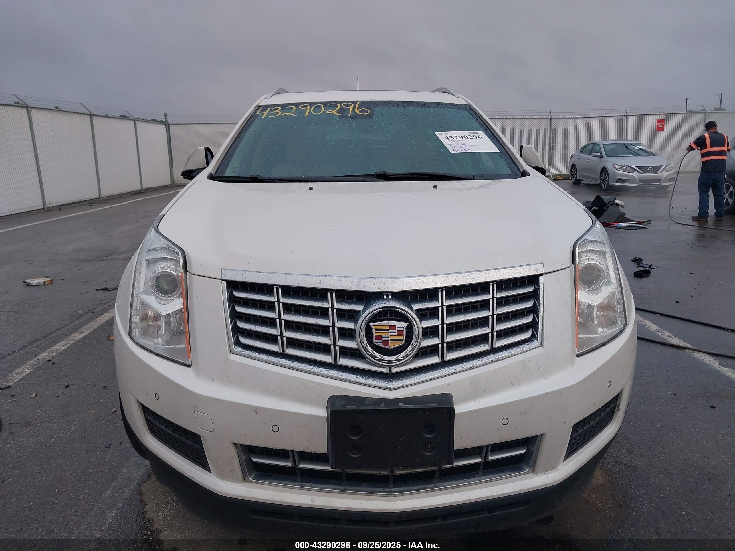 CADILLAC SRX image 6