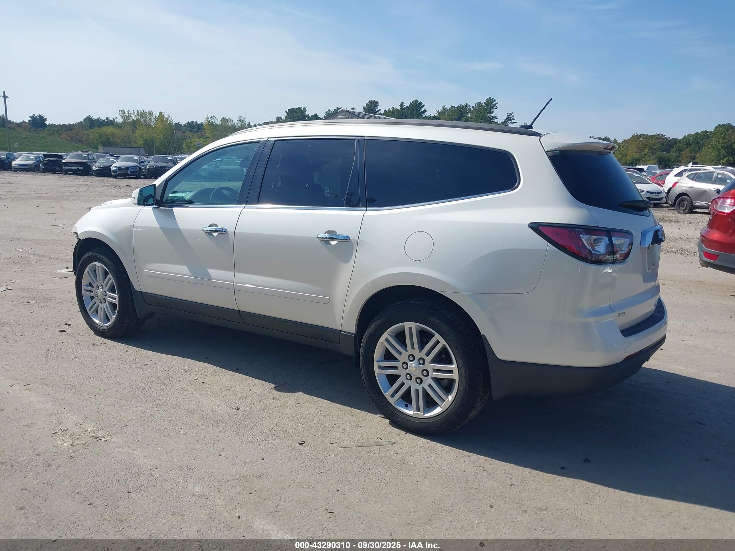CHEVROLET TRAVERSE image 3