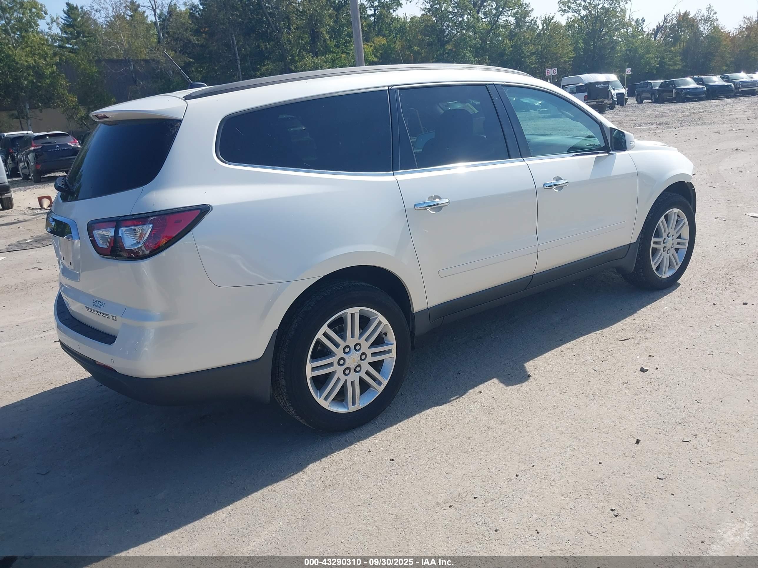 CHEVROLET TRAVERSE image 4