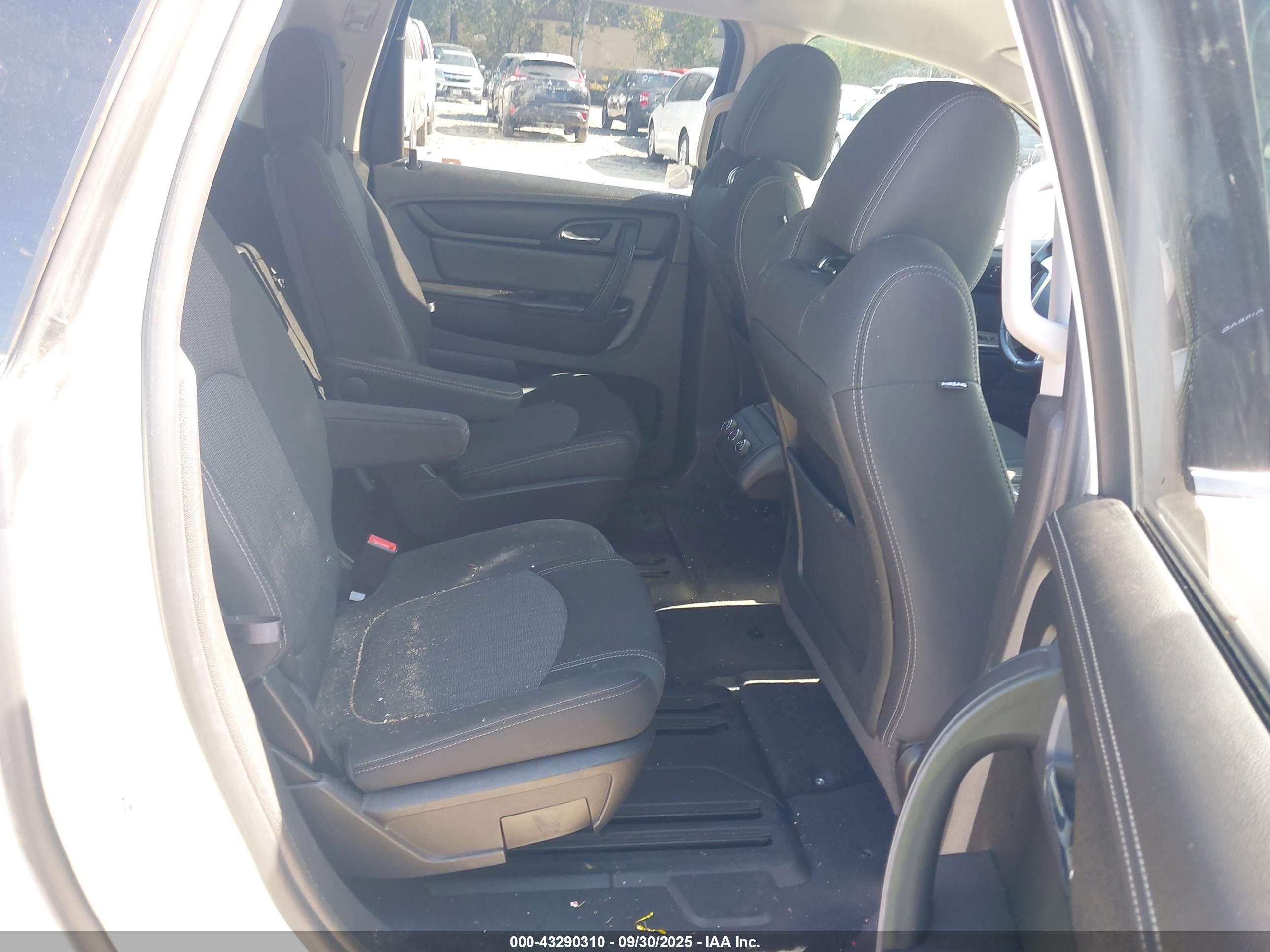 CHEVROLET TRAVERSE image 8