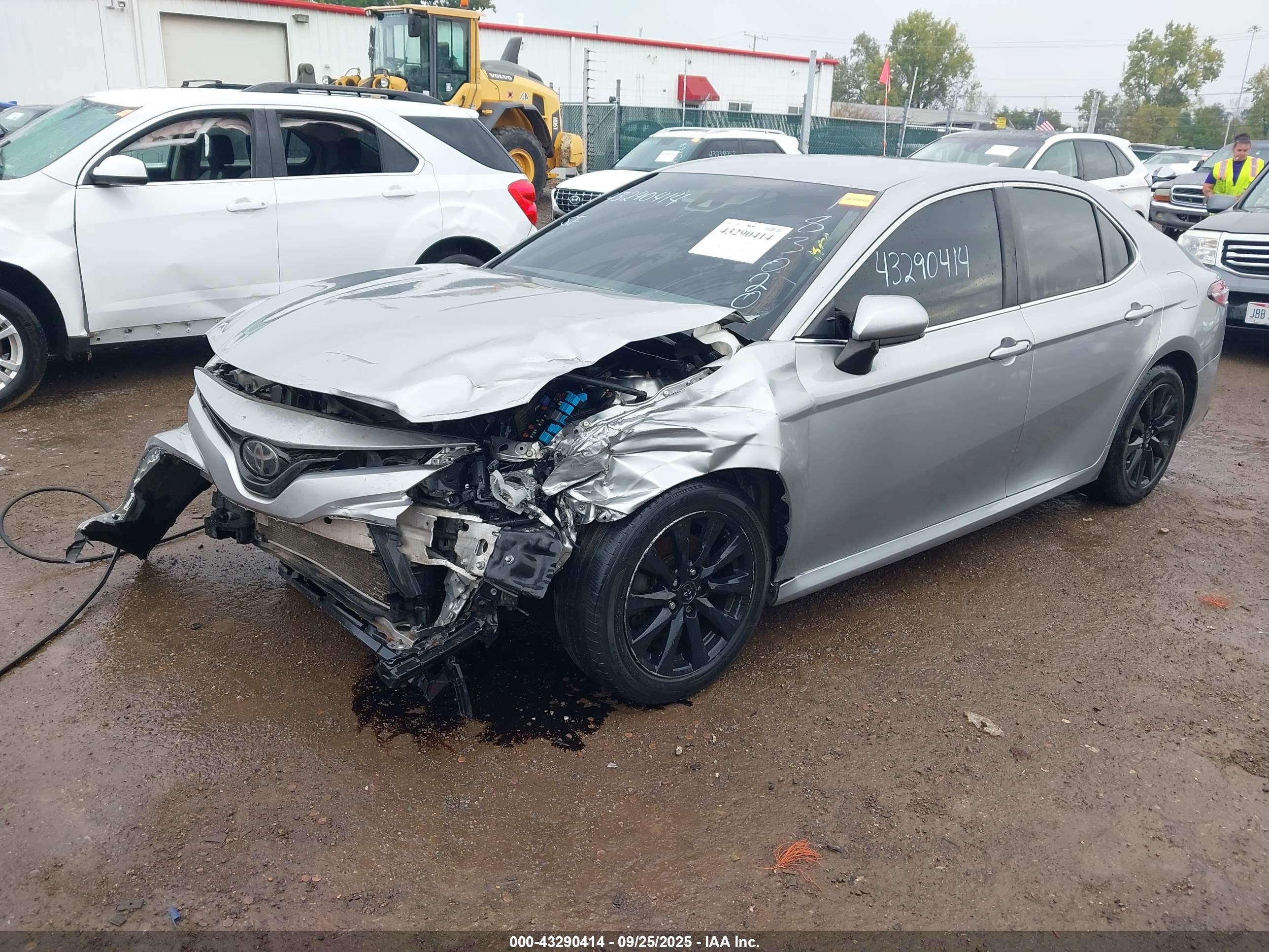 TOYOTA CAMRY image 2