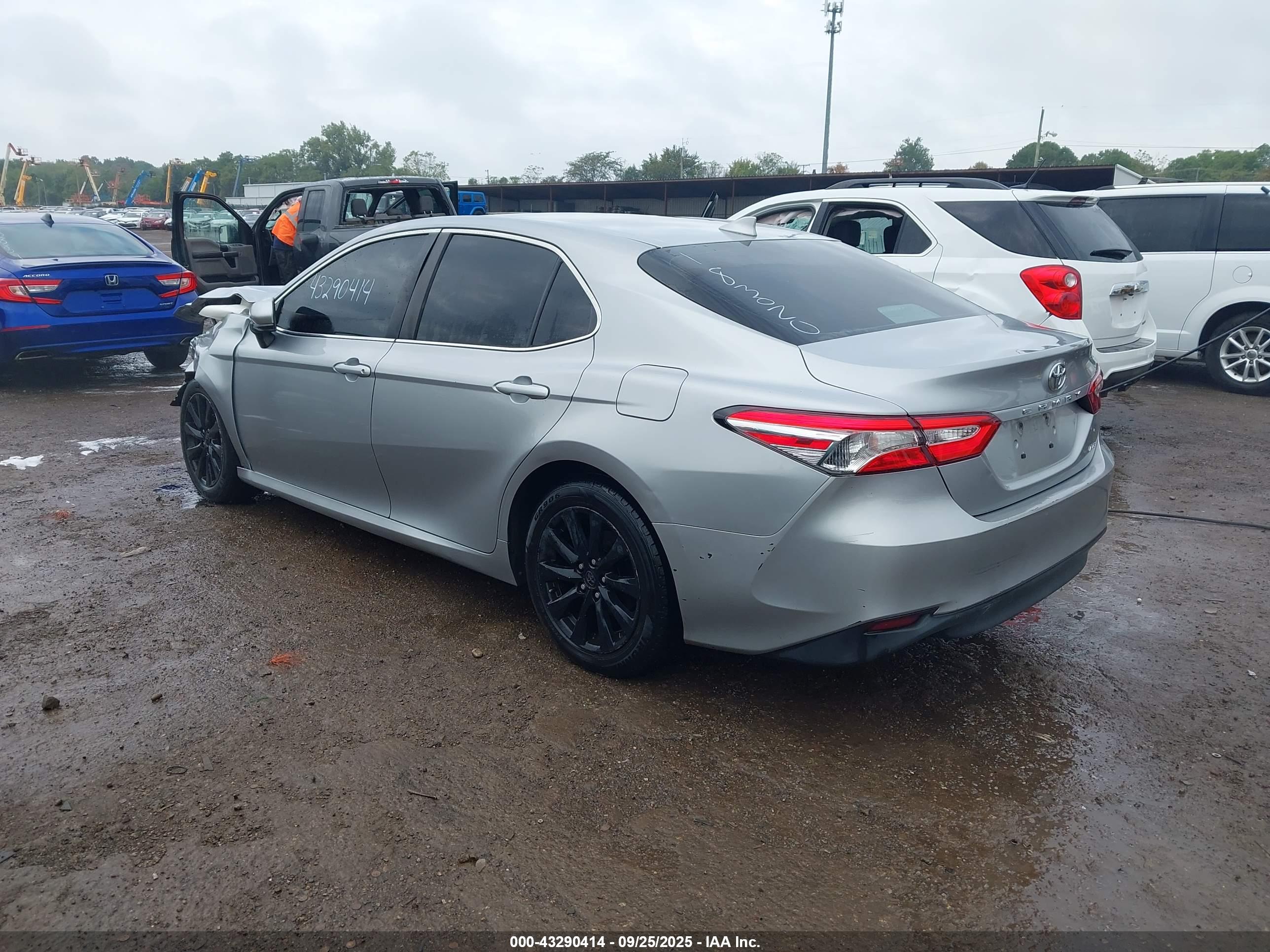 TOYOTA CAMRY image 3