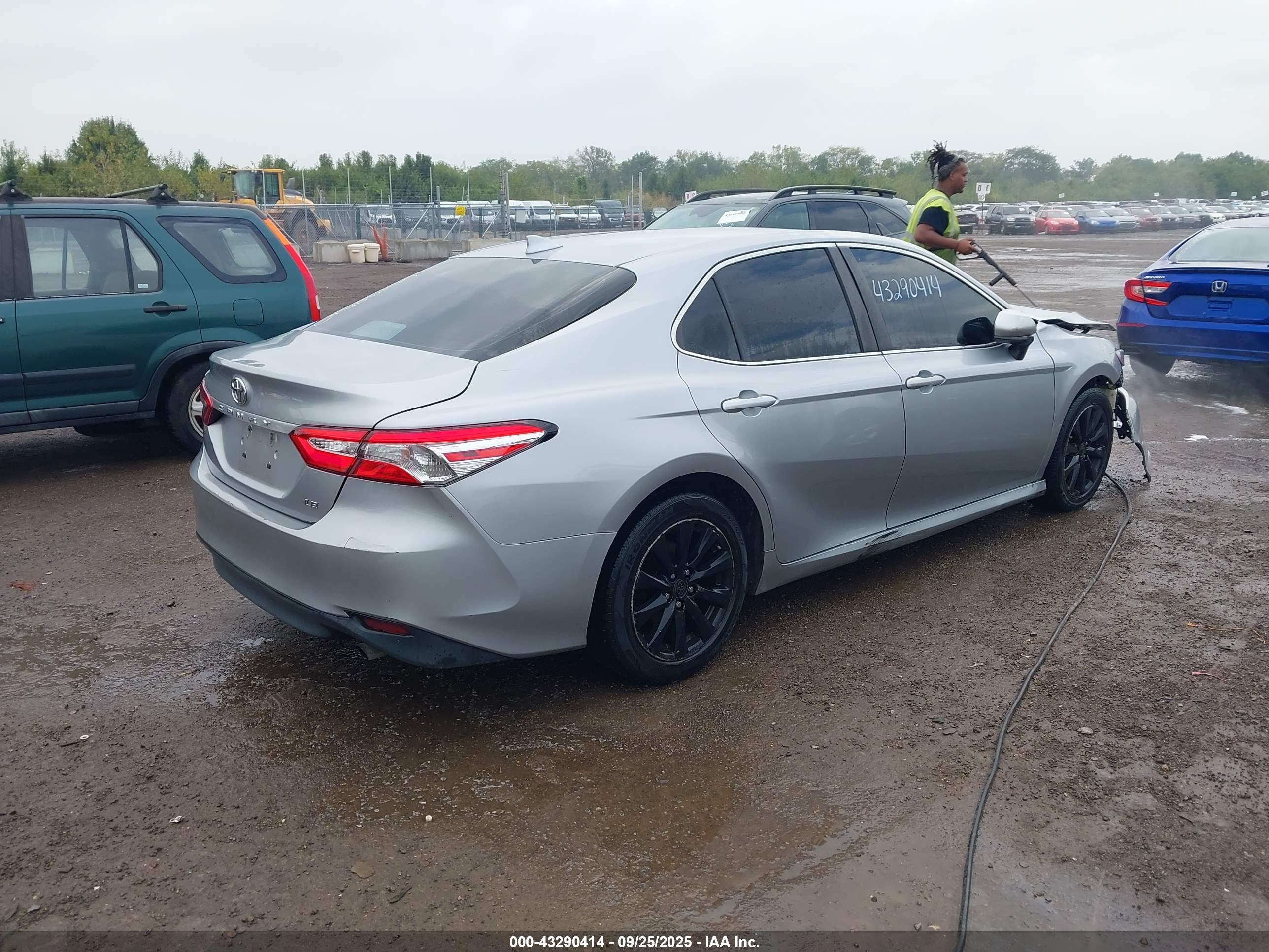TOYOTA CAMRY image 4